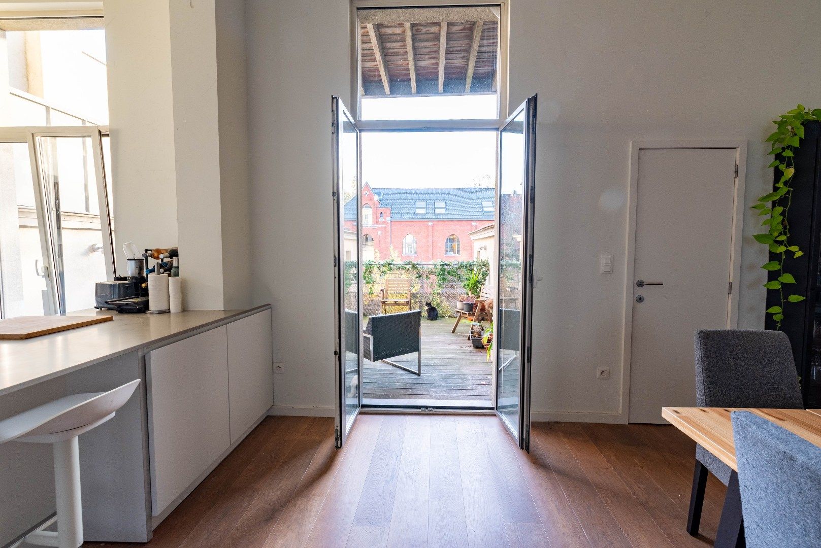 Uniek en luxueus appartement in prachtig gebouw op Zurenborg foto 9