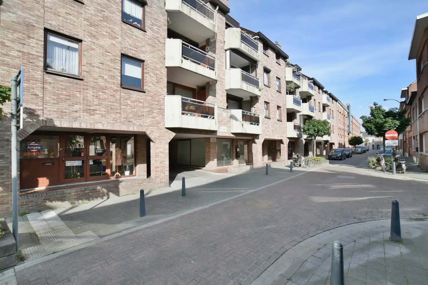 Ruime, afsluitbare garage, gelegen op slechts 100 m wandelafstand van de kleine ring in Hasselt foto 5