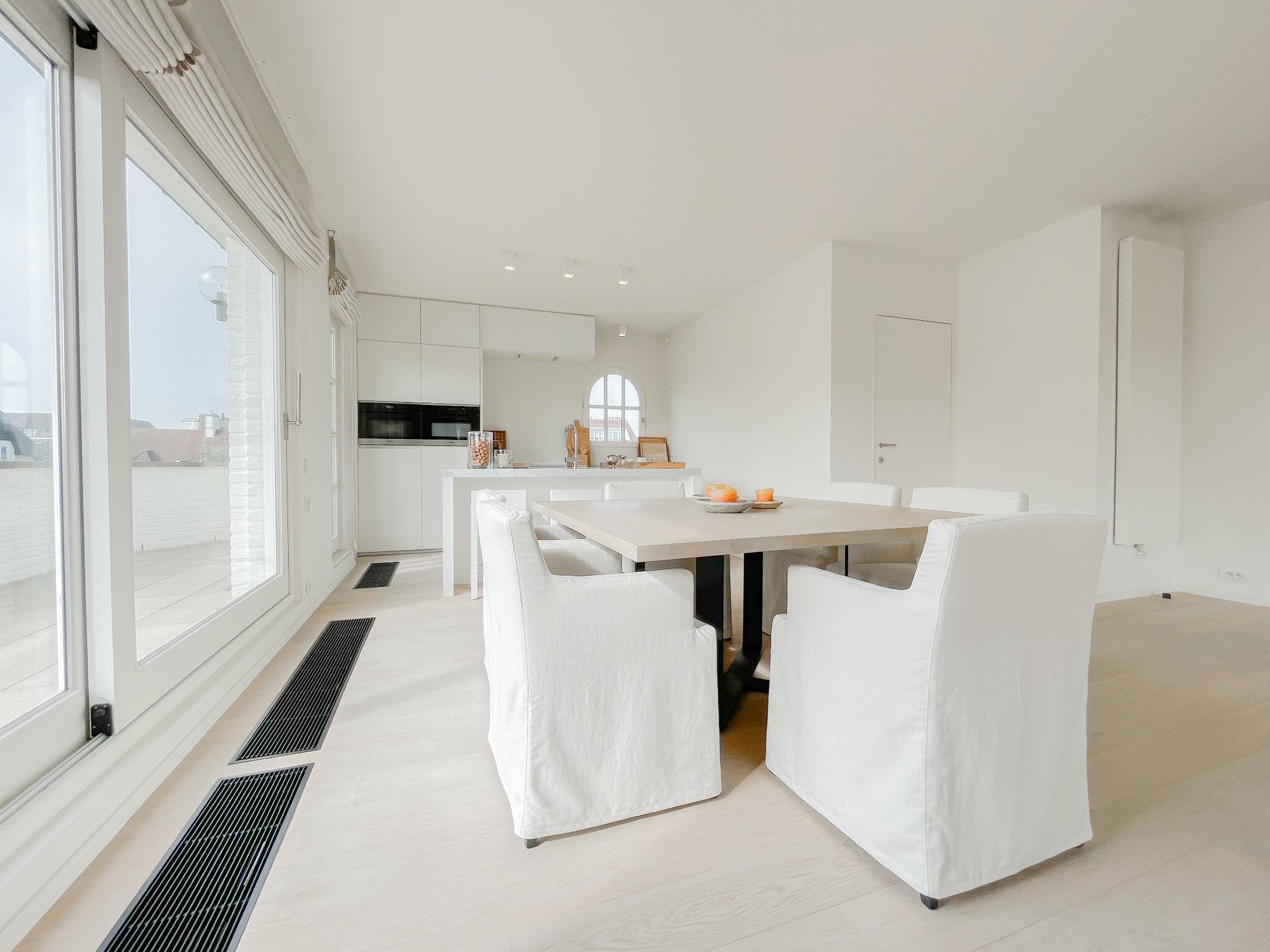 Subliem hoekappartement met ruime terrassen gelegen in het prestigieuze domein Tennis Garden. foto 9