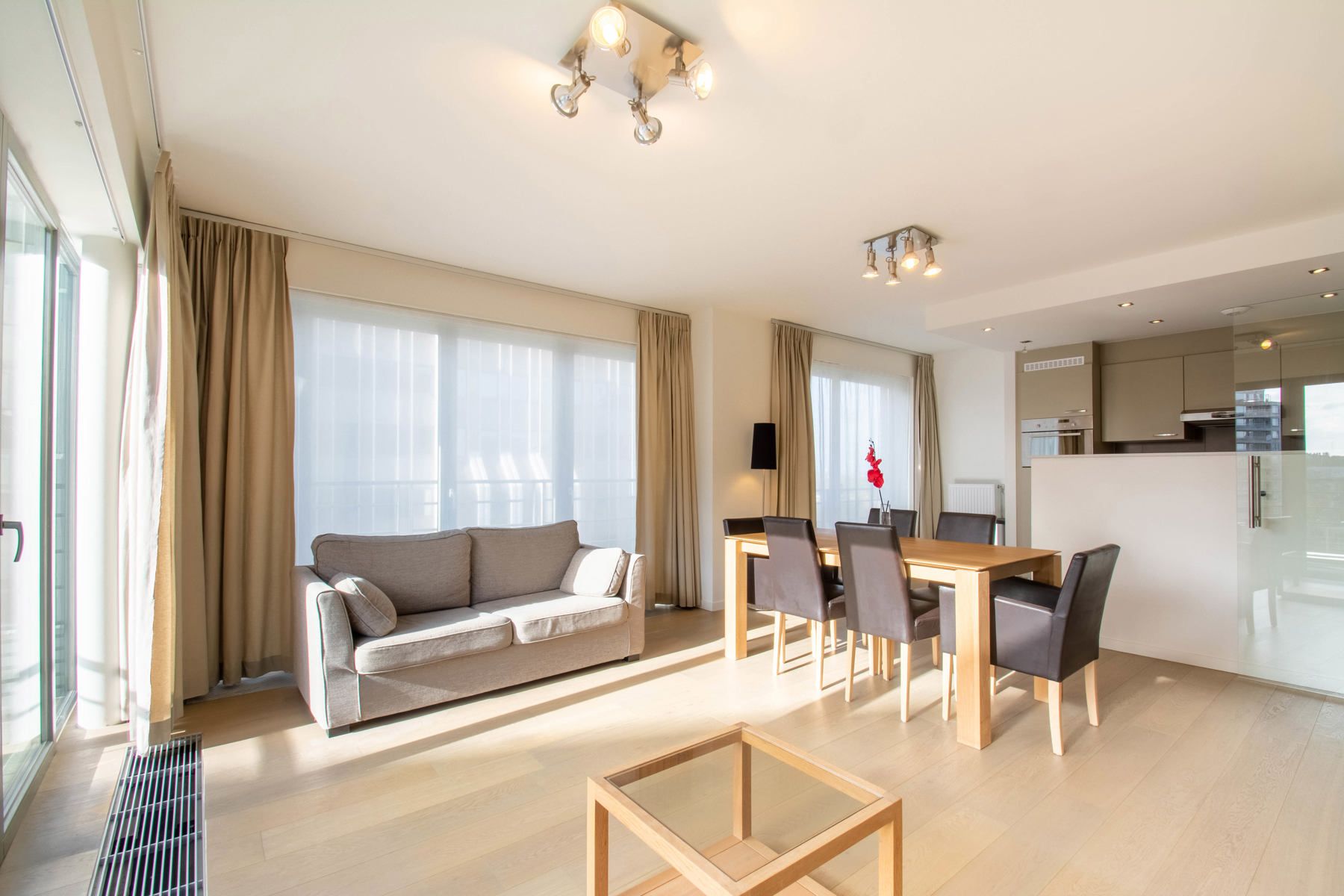 Mooi gemeubeld app - 3 Kamers + Terras! (NAVO area)  foto 2