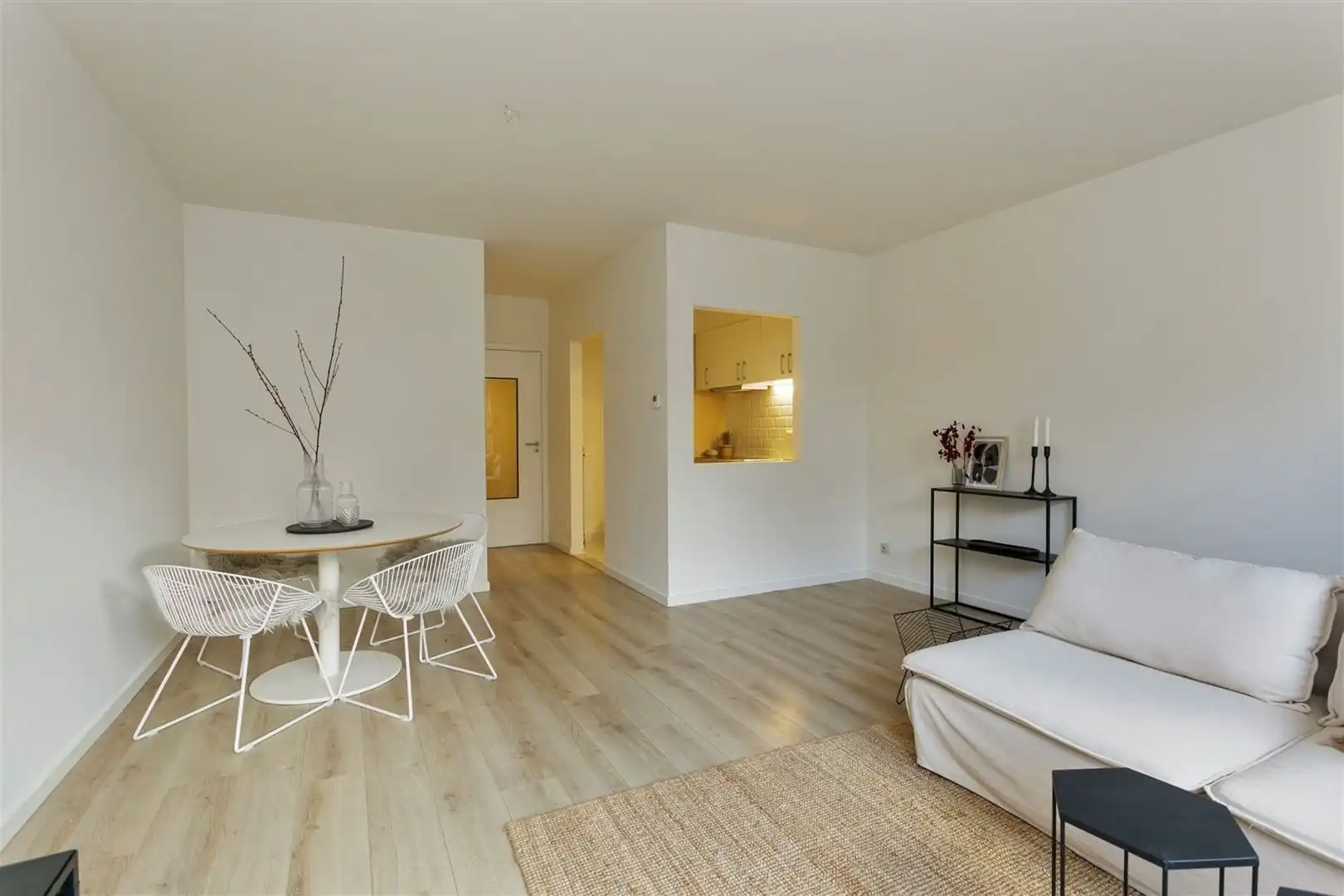 Instapklaar appartement met 1 slaapkamer en parking foto 3