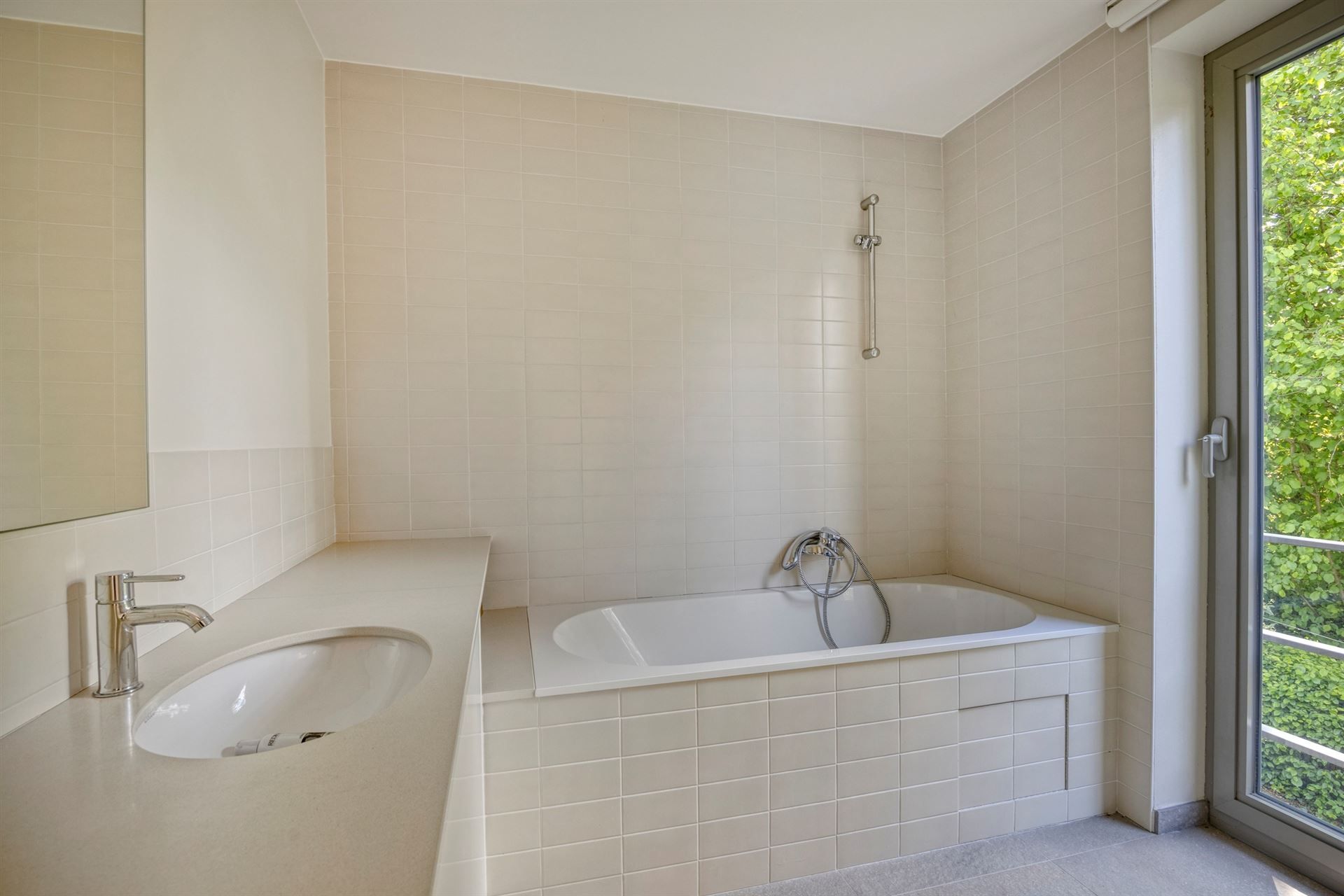 Prachtige moderne villa op ruim perceel foto 29