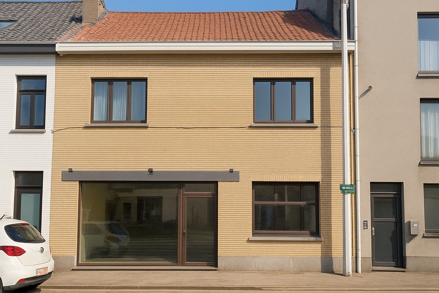 Hoofdfoto van de publicatie: Te renoveren woning met drie slaapkamers te koop in Eeklo