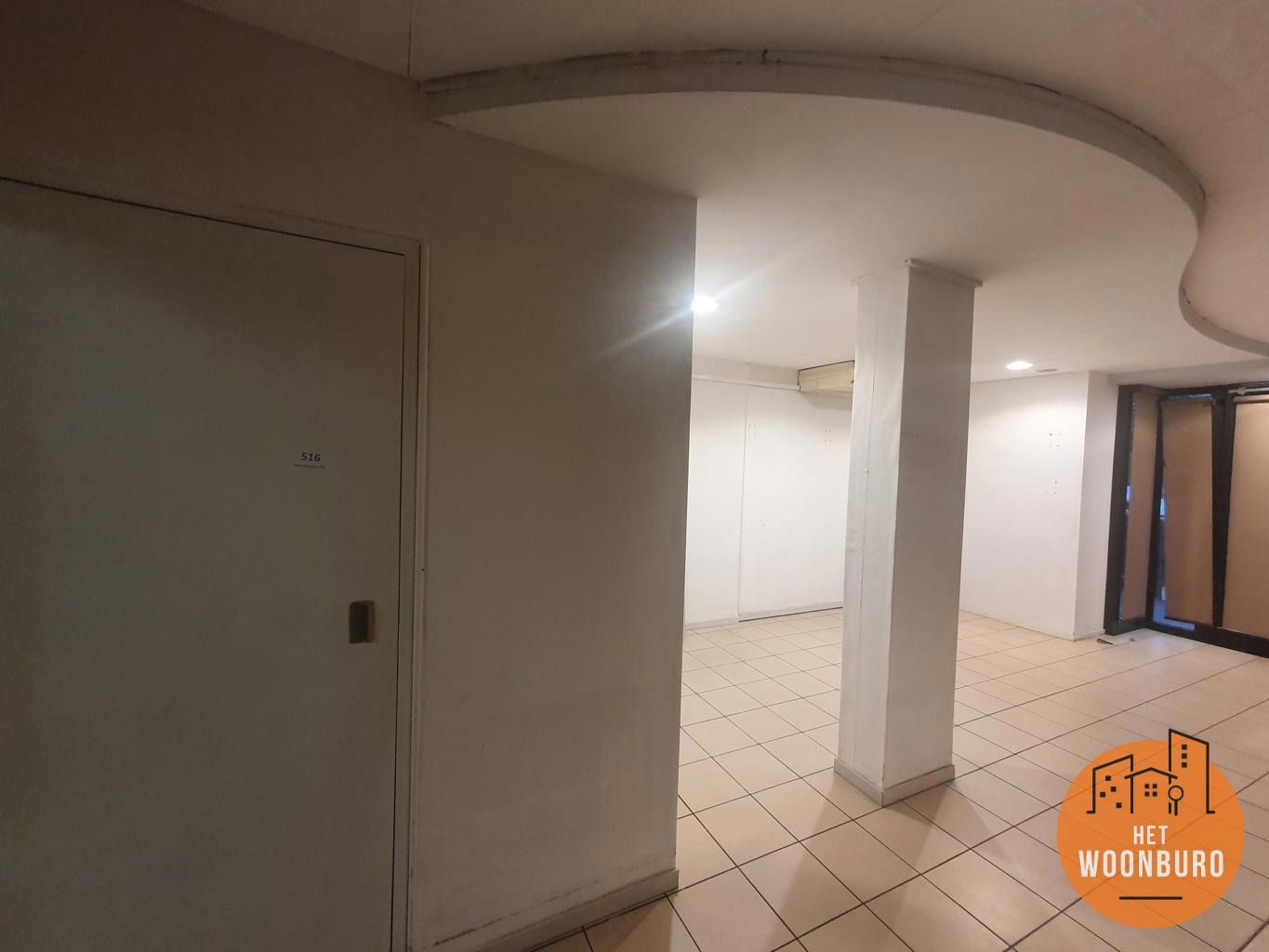 Handelsgelijkvloers te huur aan Markt Ternat foto 5