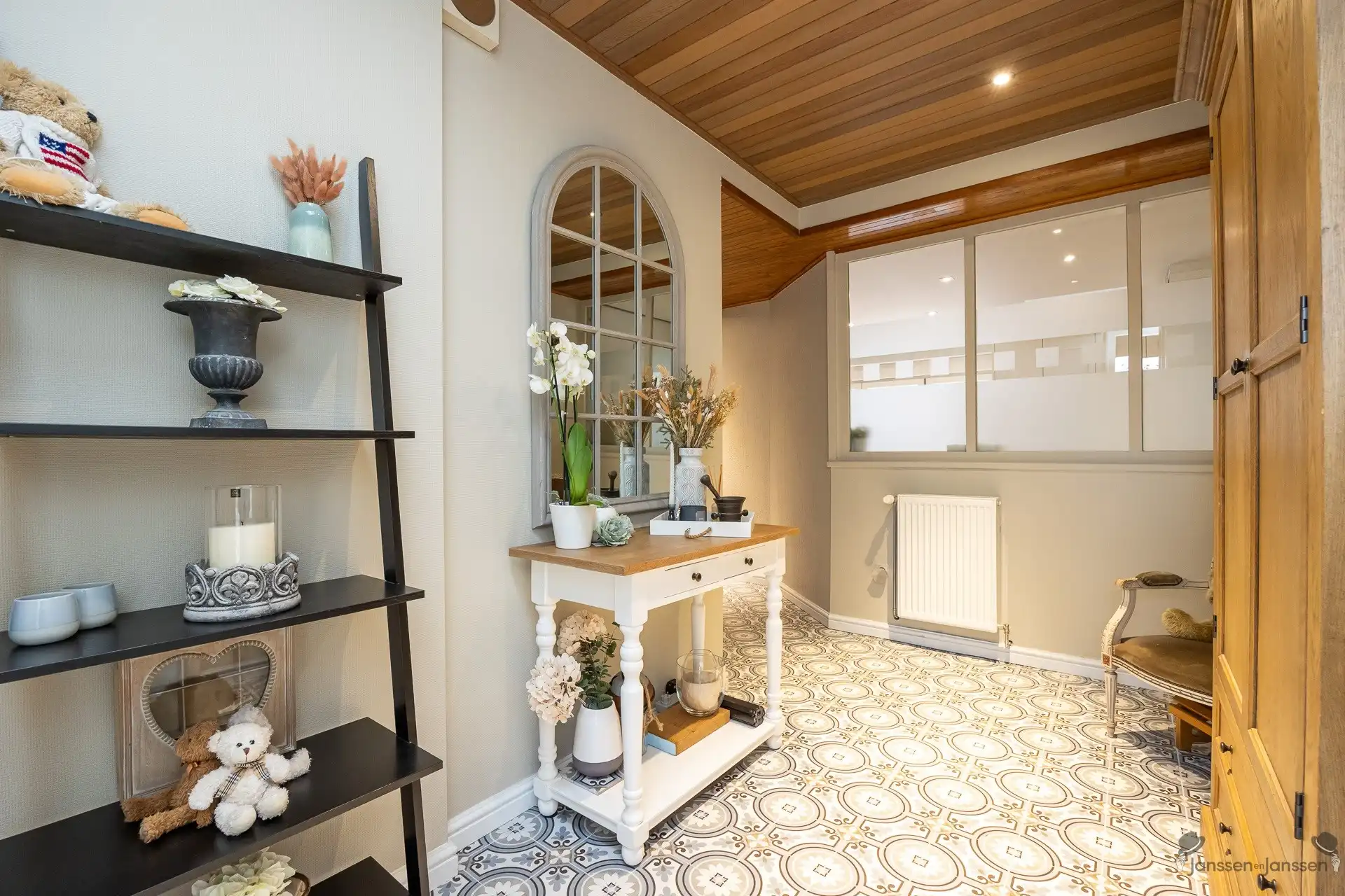 Gerenoveerde boerderij met landelijk zicht foto 11