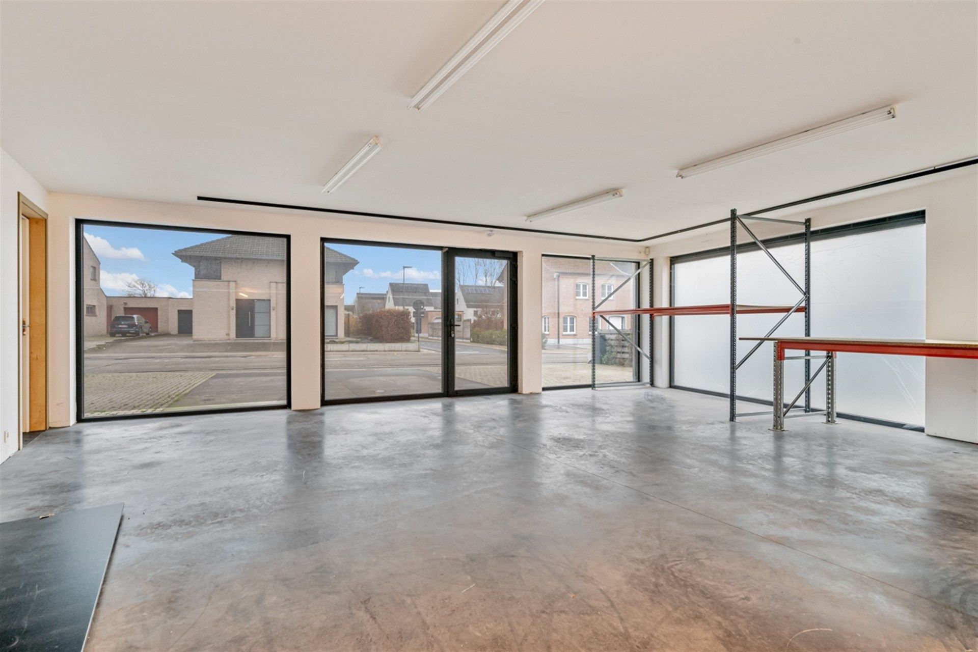 Veelzijdig gebouw bestaande uit woonst met 4 slpks, tuinloft met 1 slpk en handelspand/kantoorruimte foto 21