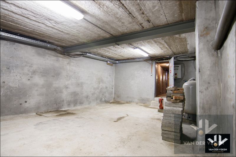 Gerenoveerd en instapklaar penthouse in hartje Hasselt (Leopoldplein) met prachtig uitzicht! foto 15