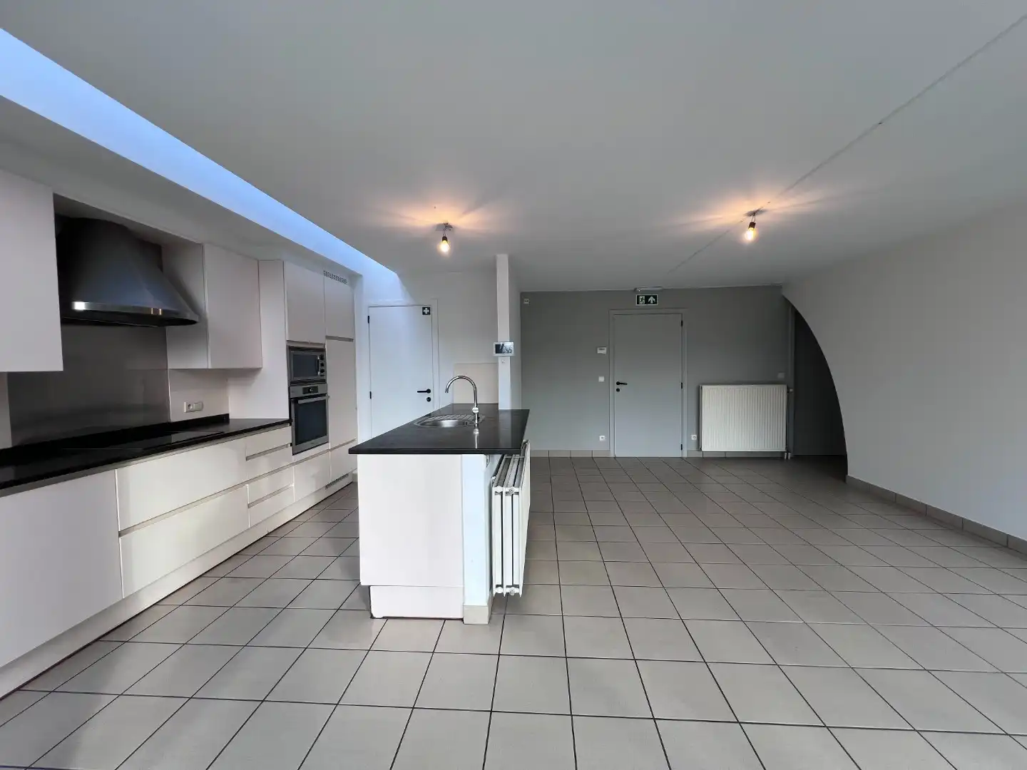 Ruime en lichtrijke woning met tuin te huur in Zomergem foto 5