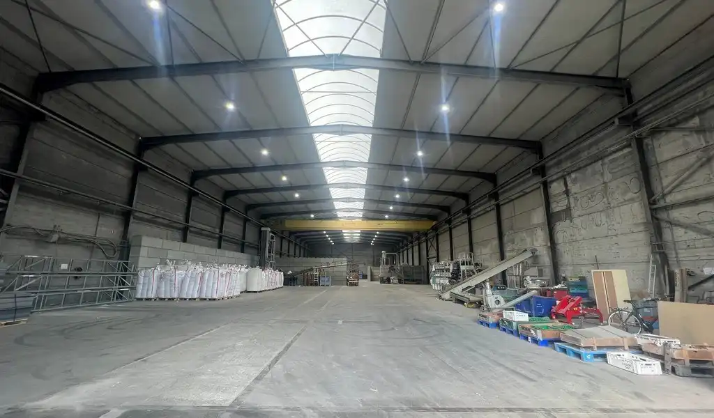 Loods met verharde buitenruimte te huur in Waregem foto 5