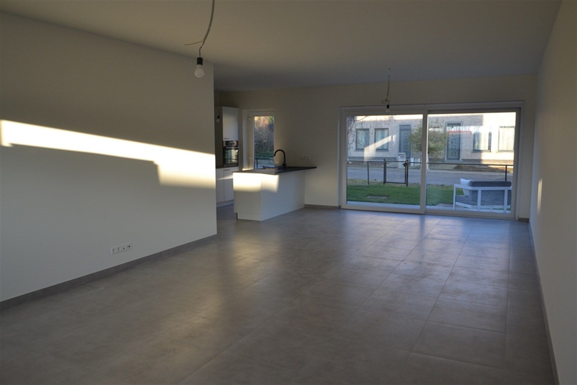 Instapklare BEN  nieuwbouwwoning met terras en tuintje. foto 3
