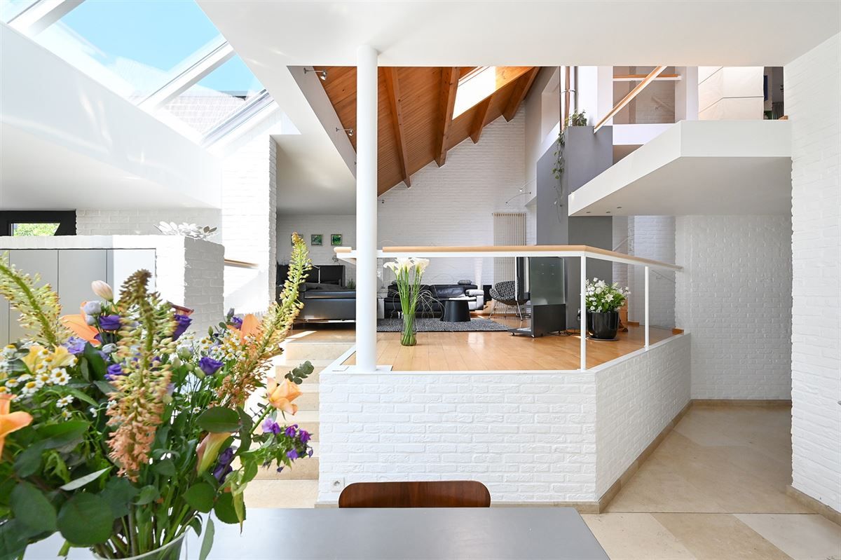 Ruime architectenwoning met prachtige parktuin foto {{pictureIndex}}
