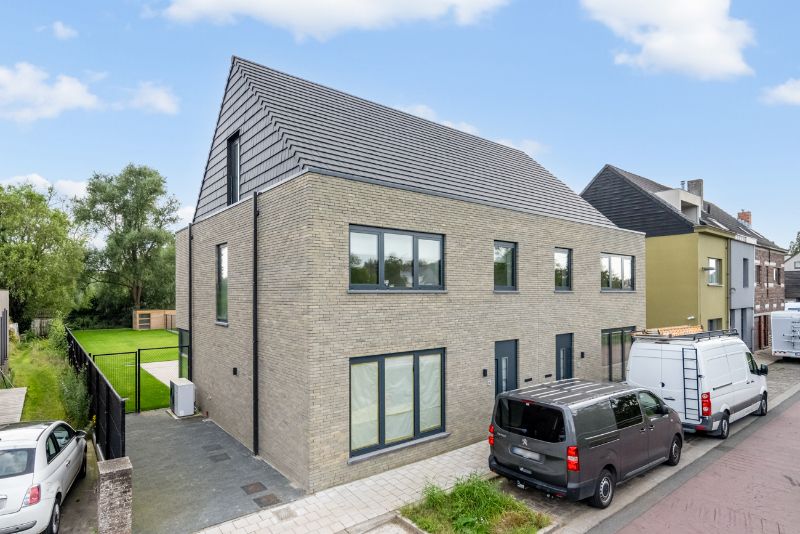 Moderne en uiterst comfortabele woning met 4 slaapkamers. foto 2