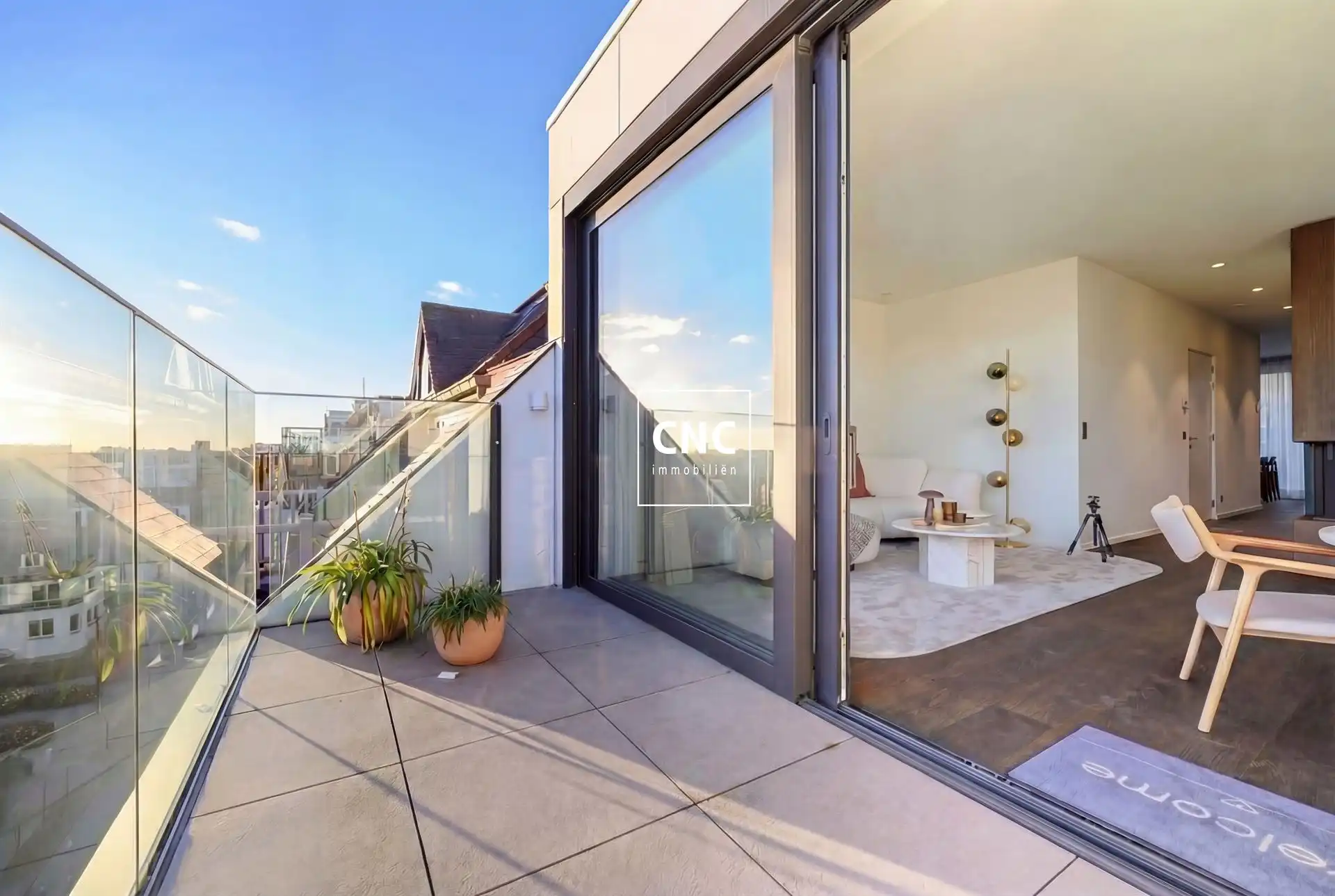 Exceptioneel nieuwbouw duplex-appartement in het hart van het Zoute met prachtig zicht op de typische Zoute-gevels foto 3