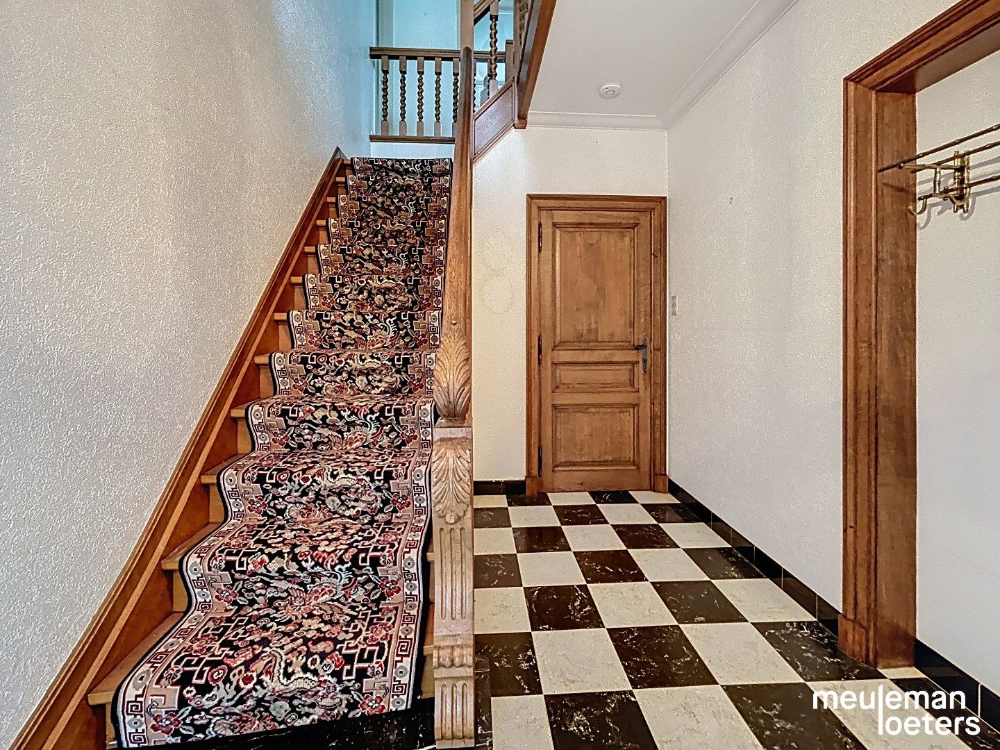 Ruime gezinswoning met garage foto 8