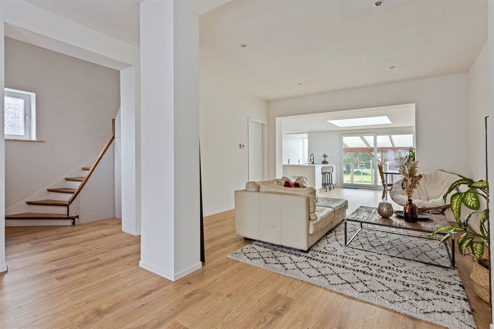 Stijlvol gerenoveerde woning met mooie tuin te Sint-Pieters-Leeuw foto 5
