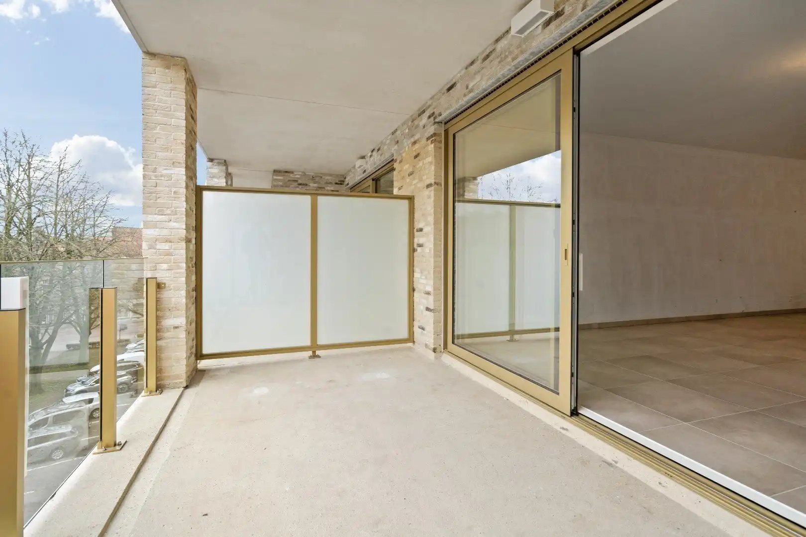 Ruim en energiezuinig 2-slaapkamerappartement met twee terrassen in centrum Ieper! foto 12