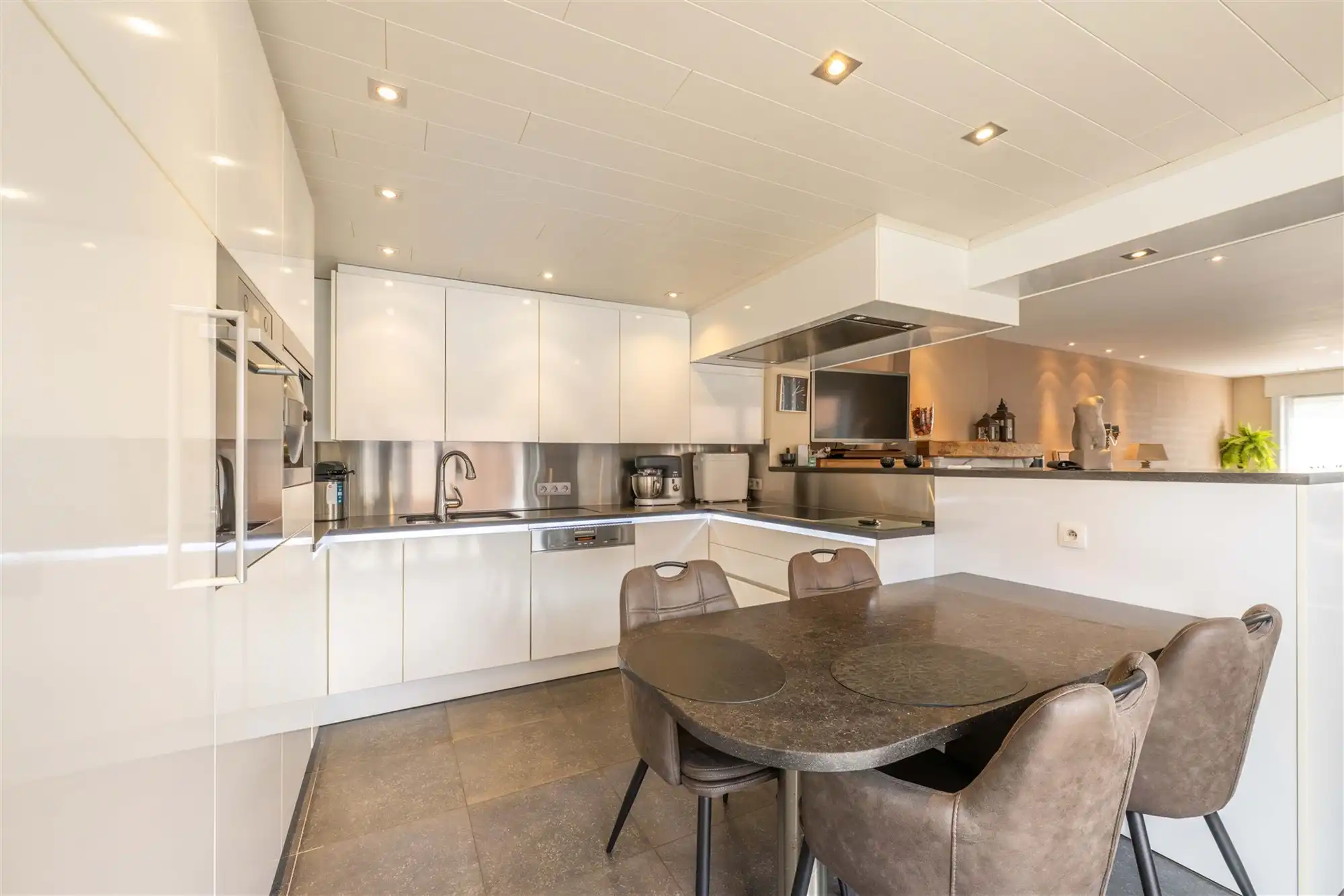 Woning met loods foto 11