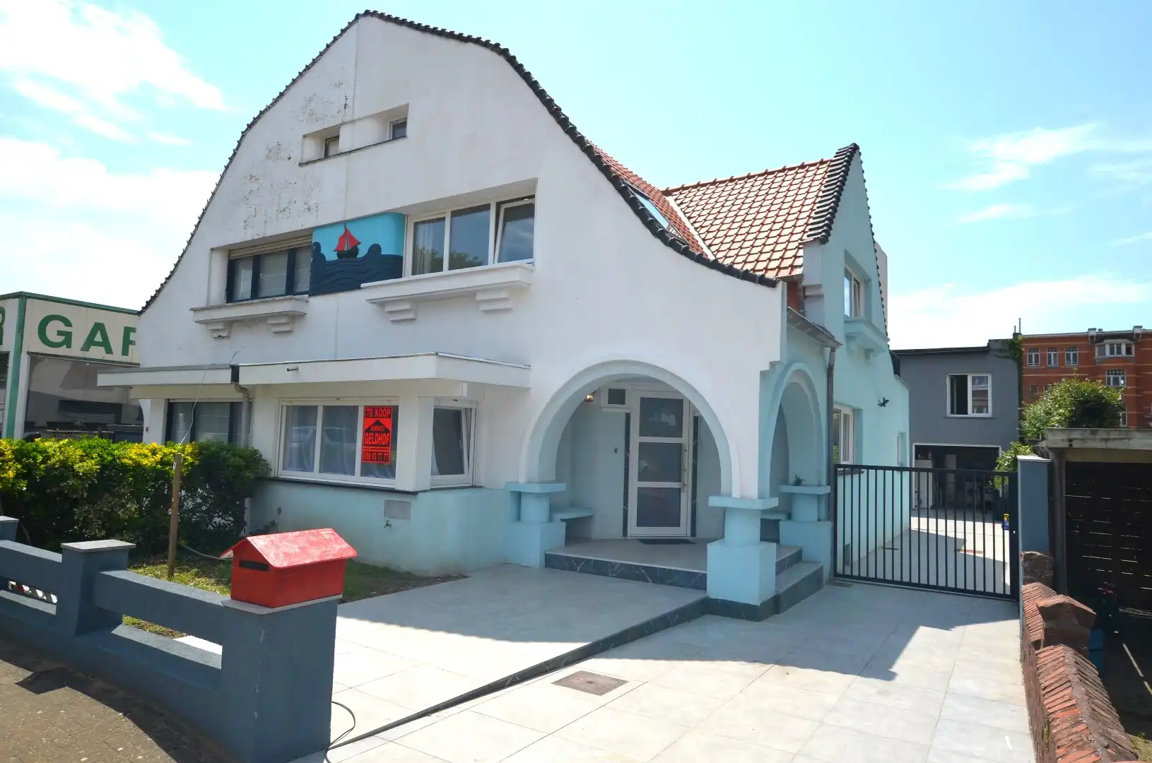 Mooi gelegen gerenoveerde half-open bebouwing (Kangoeroewoning) foto {{pictureIndex}}