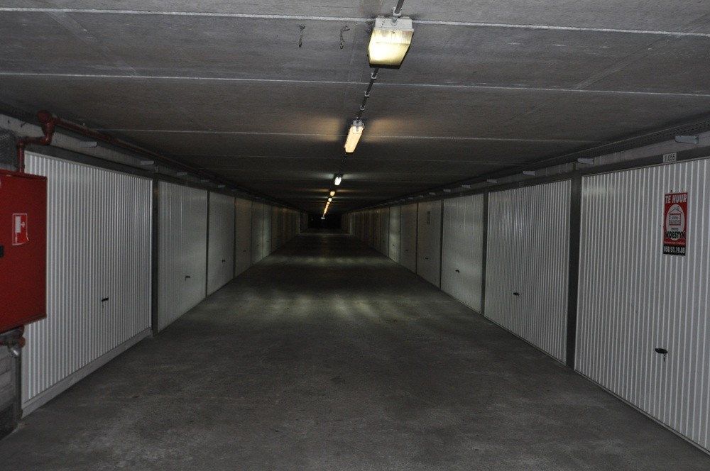 Grote en gemakkelijke garage onder de zeedijk foto 2