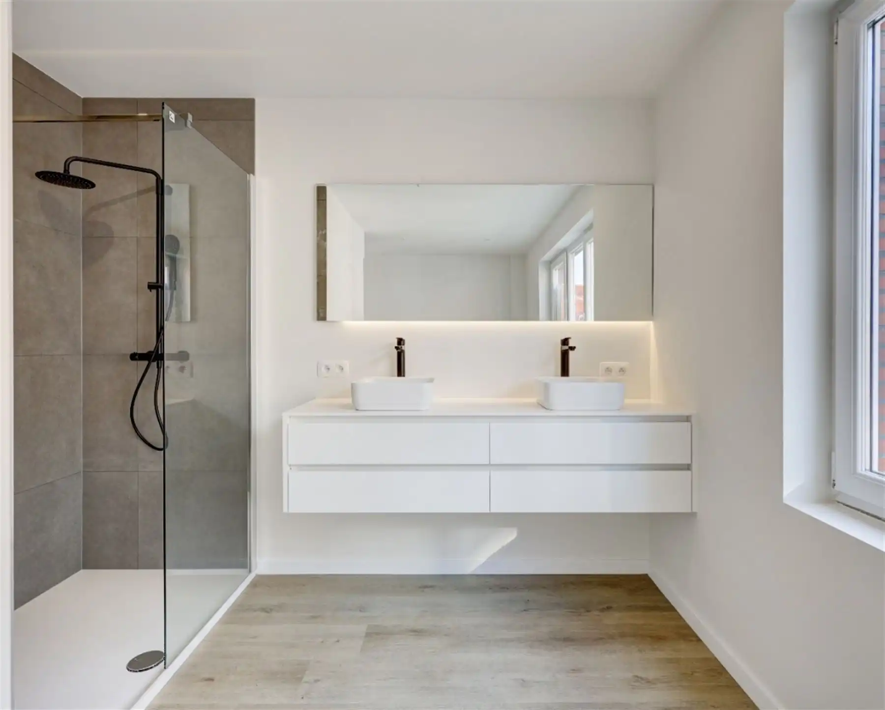 Volledig gerenoveerde woning nabij het centrum! foto 17