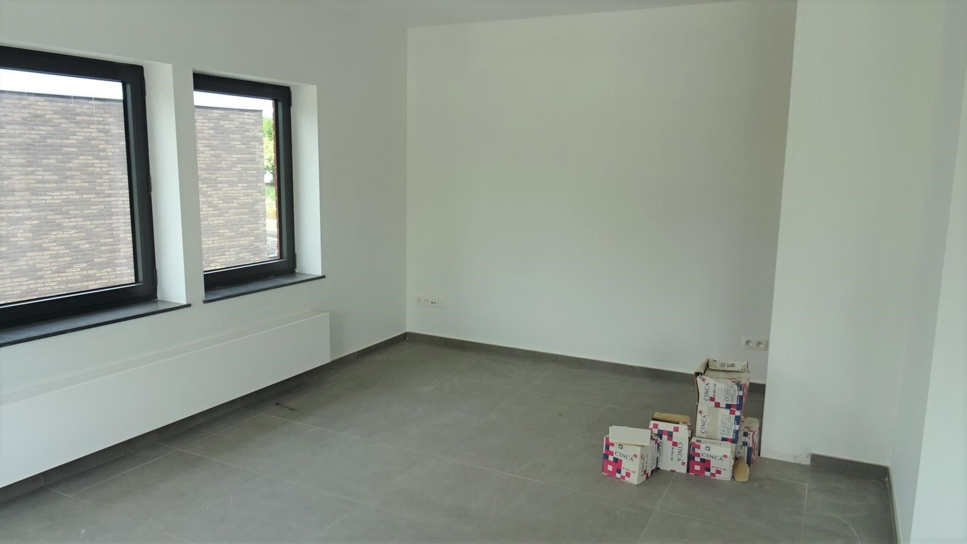 Goed gelegen duplex met 2 slpks, terras en autostaanplaats foto 6