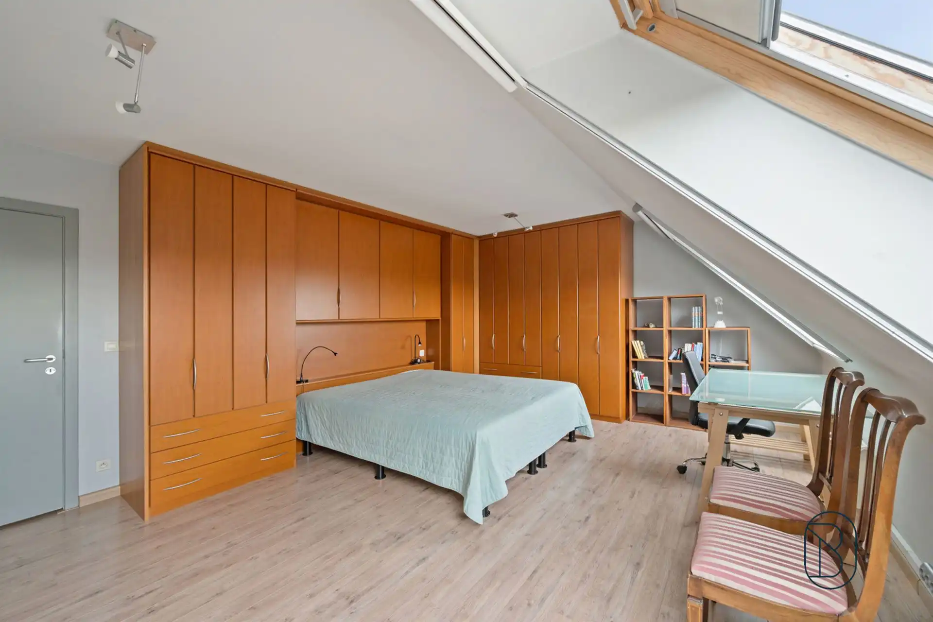 Ruim duplexappartement met 3 slk, terras en garage foto 14