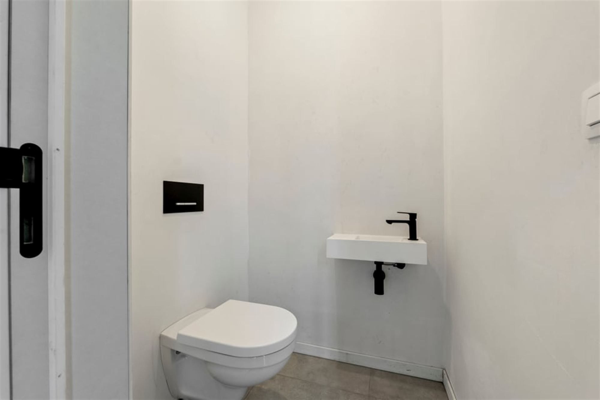 KNAPPE NIEUWBOUWWONING IN MODERNE STIJL  foto 14