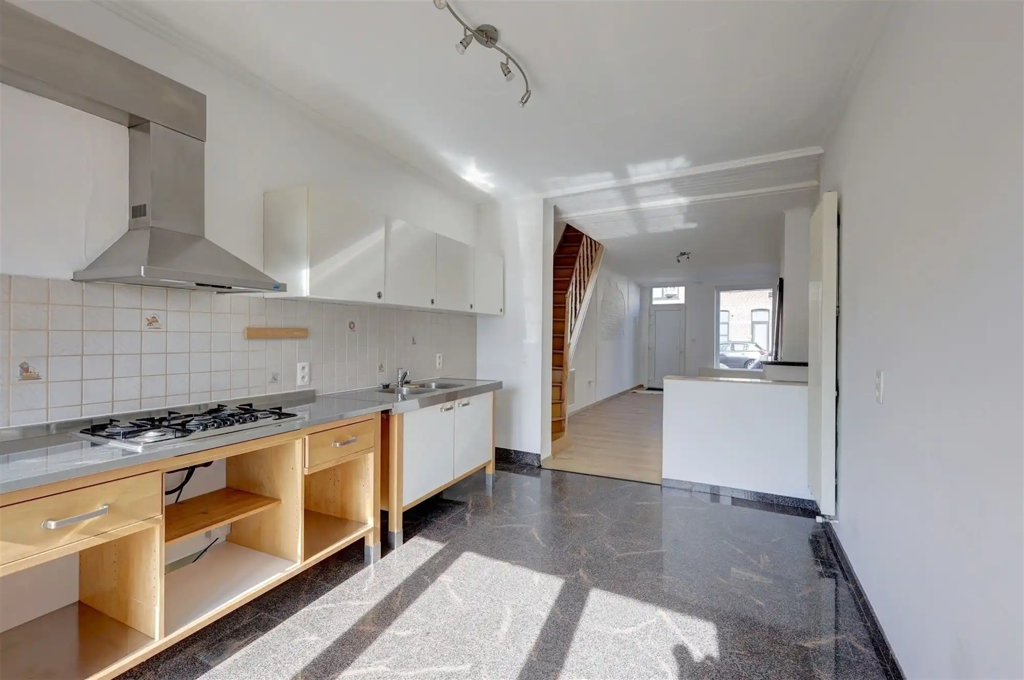 Moderne gezinswoning met twee slaapkamers en tuin foto 4