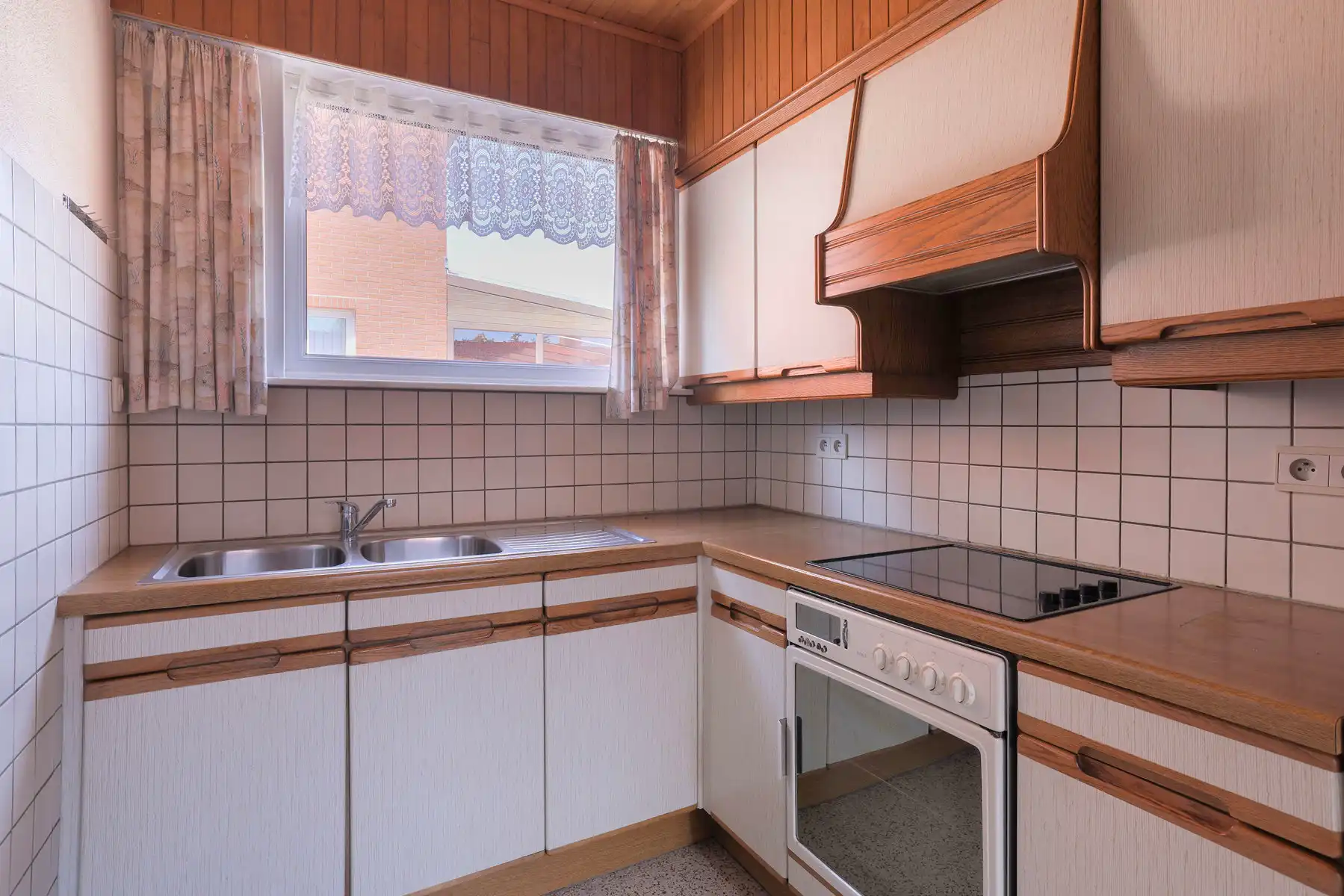 Te renoveren woning met 3 slpks, ruime zolder en diepe tuin in Mol-Ezaart foto 11