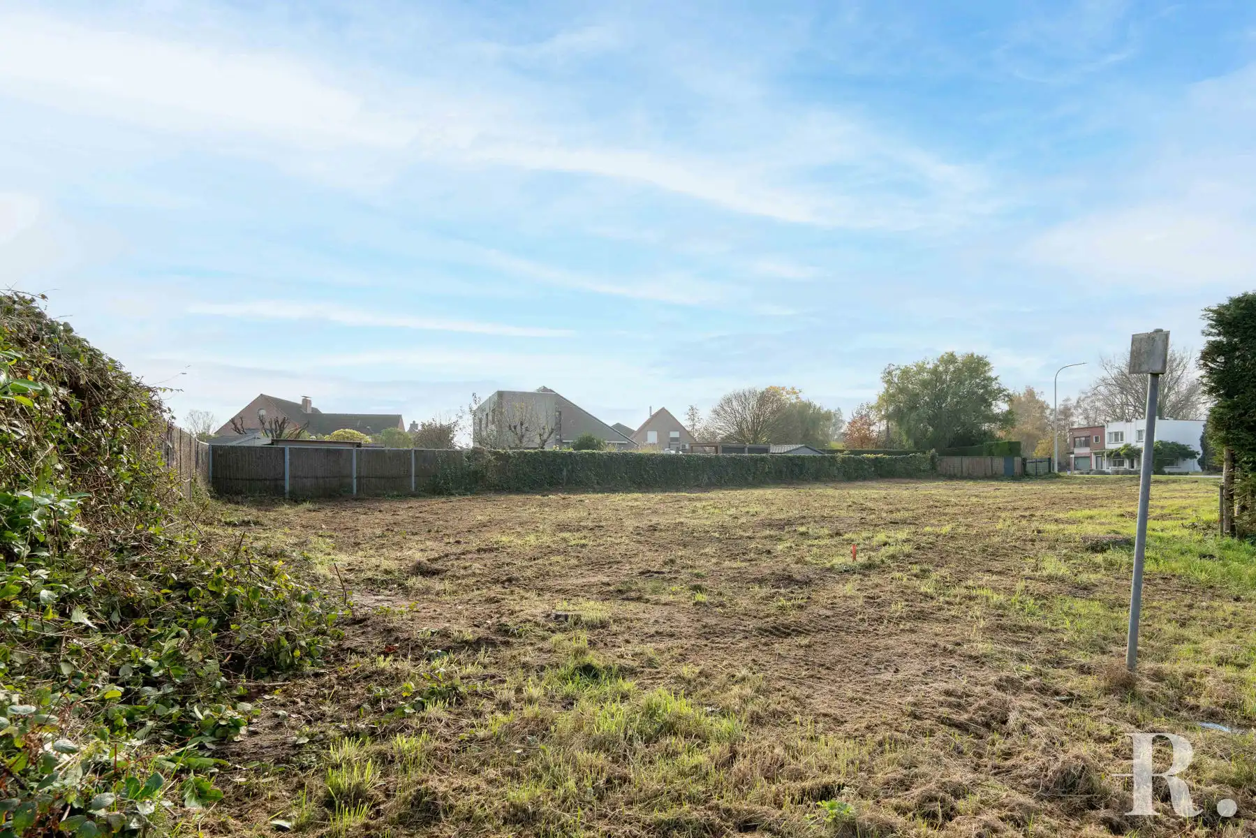 Bouwgrond in doodlopende straat in residentiele wijk foto 2