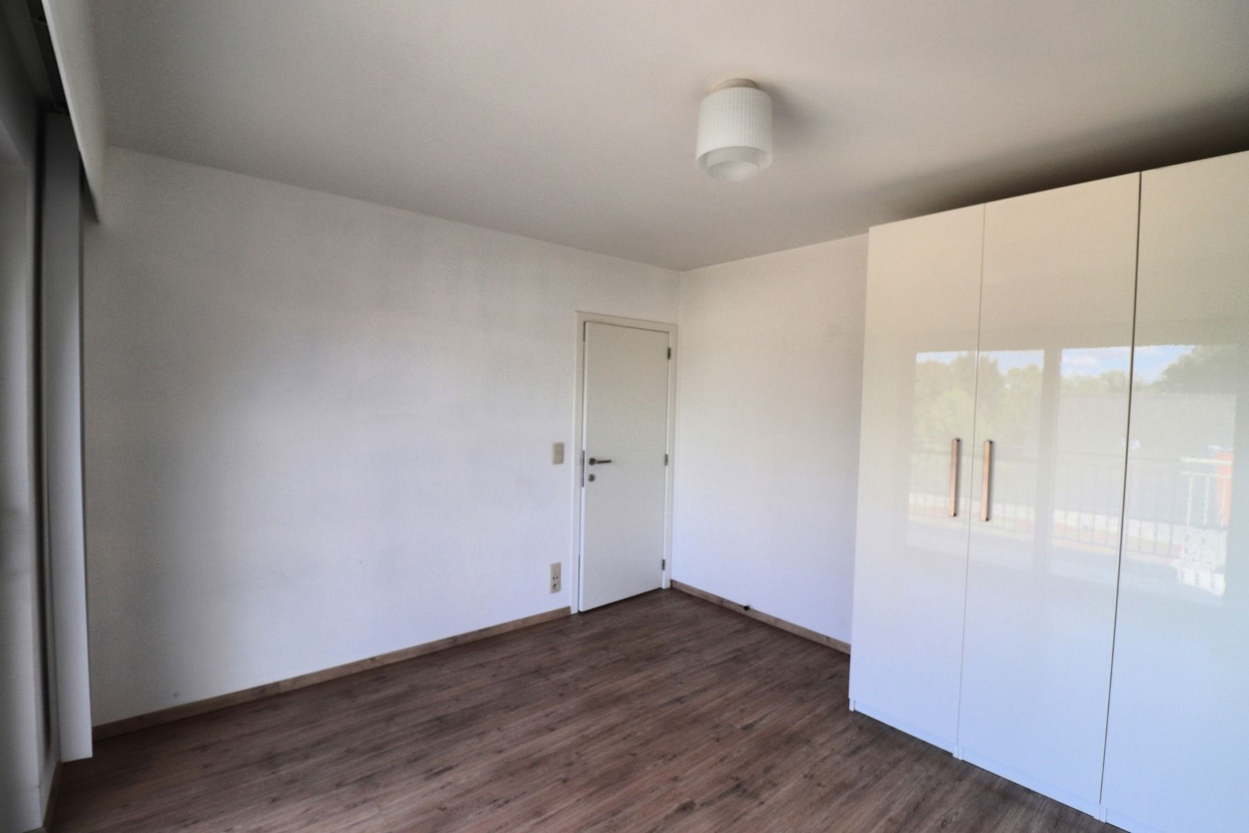 Een appartement met 2 slaapkamers, terras en autostaanplaats in het centrum van Merksplas. foto 11