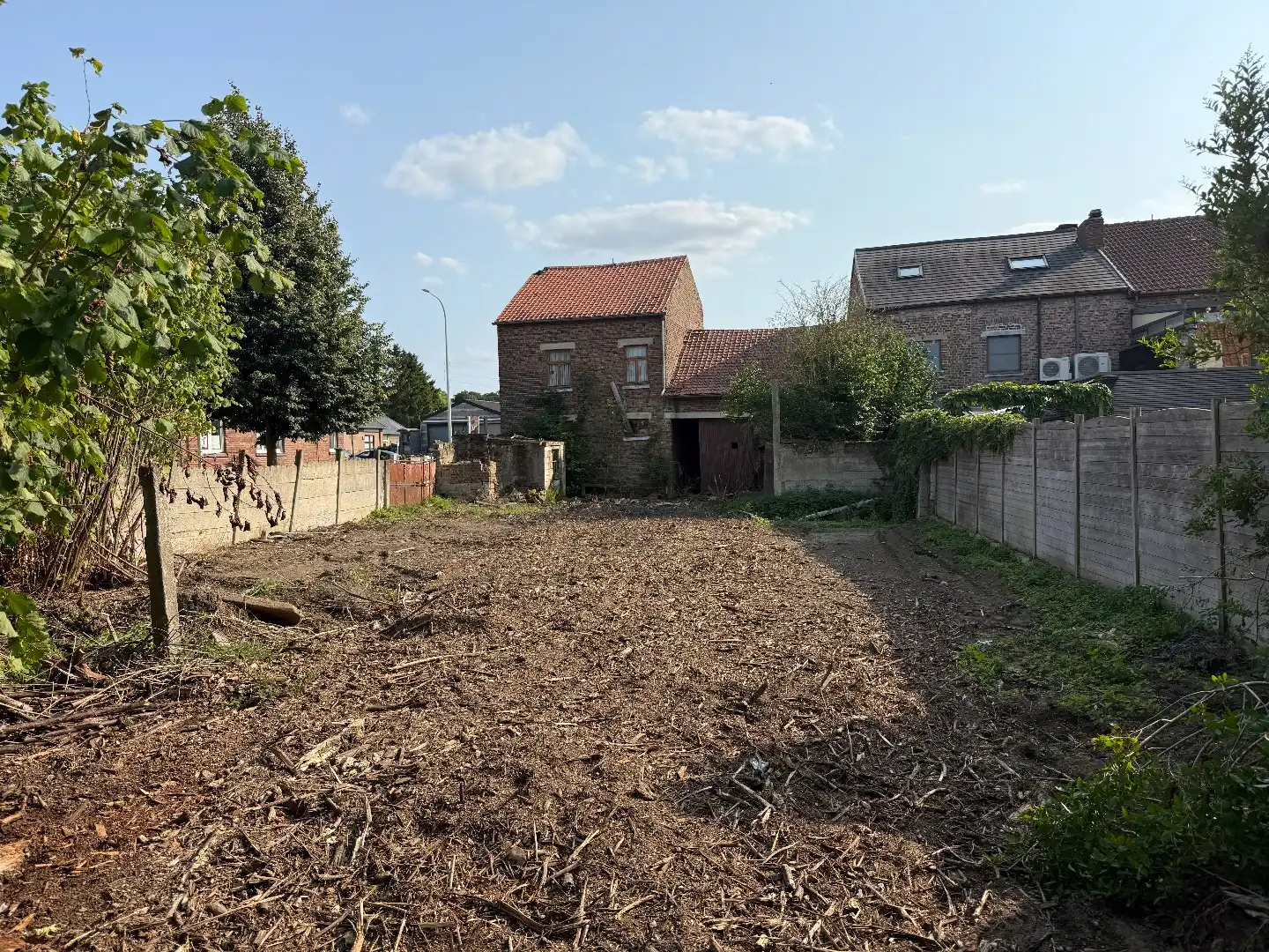 Te renoveren woning met schuur en tuin foto 3