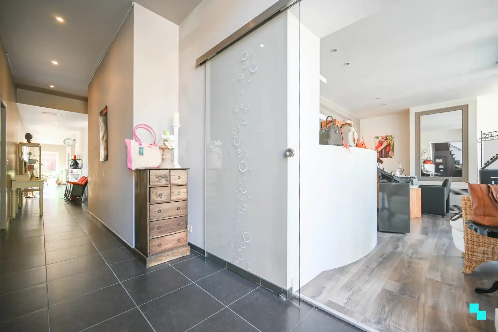 Riante dubbele woonst met 4 slaapkamers foto 3