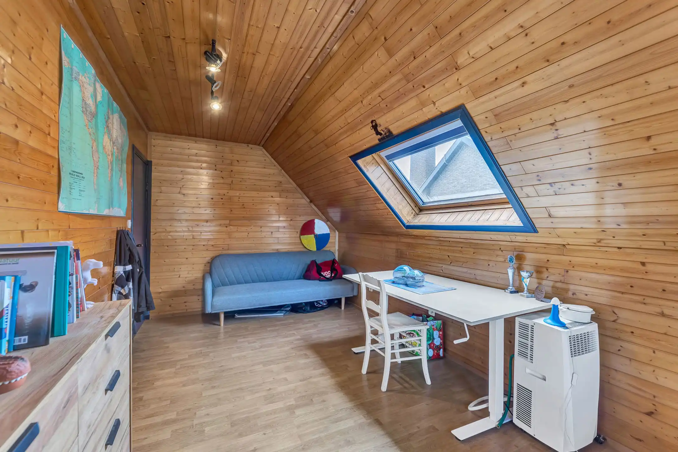 Gezellige woning met ruime tuin foto 24