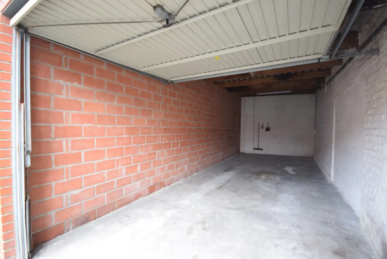Verzorgde rijwoning in het centrum van Roeselare foto 23