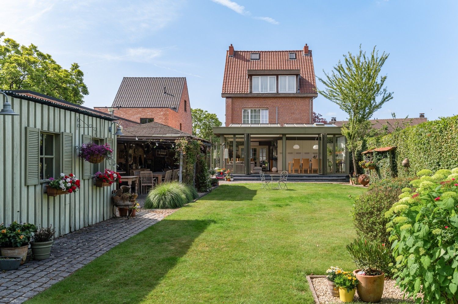 Huis met 5 slaapkamers en tuin in Borsbeek! foto {{pictureIndex}}