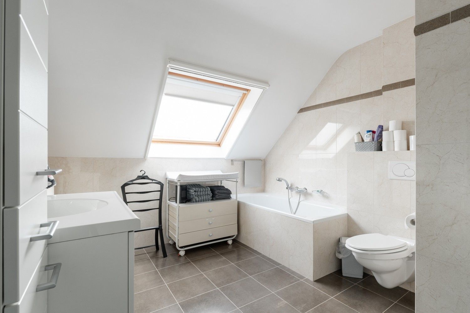 Ruim duplex appartement met 3 slaapkamers, staanplaats en berging te Pelt foto 24