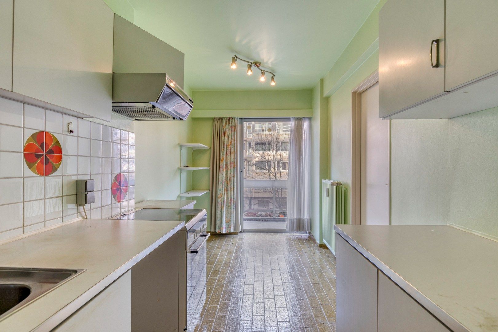 Ruim appartement met 2 slaapkamers, kelder en garage foto 6