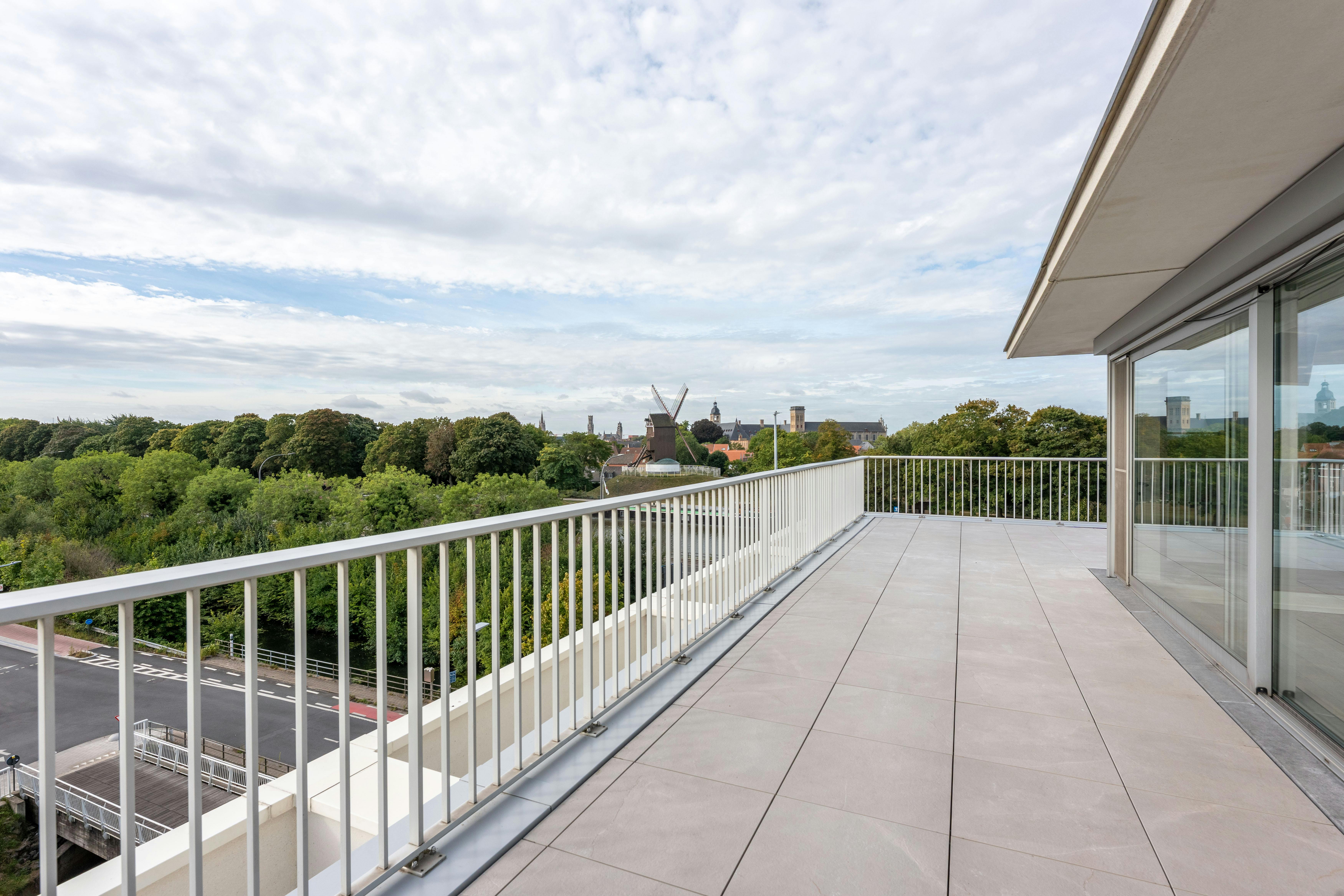 Luxueus penthouse appartement (215m² + 120m² terras) te Brugge  foto {{pictureIndex}}