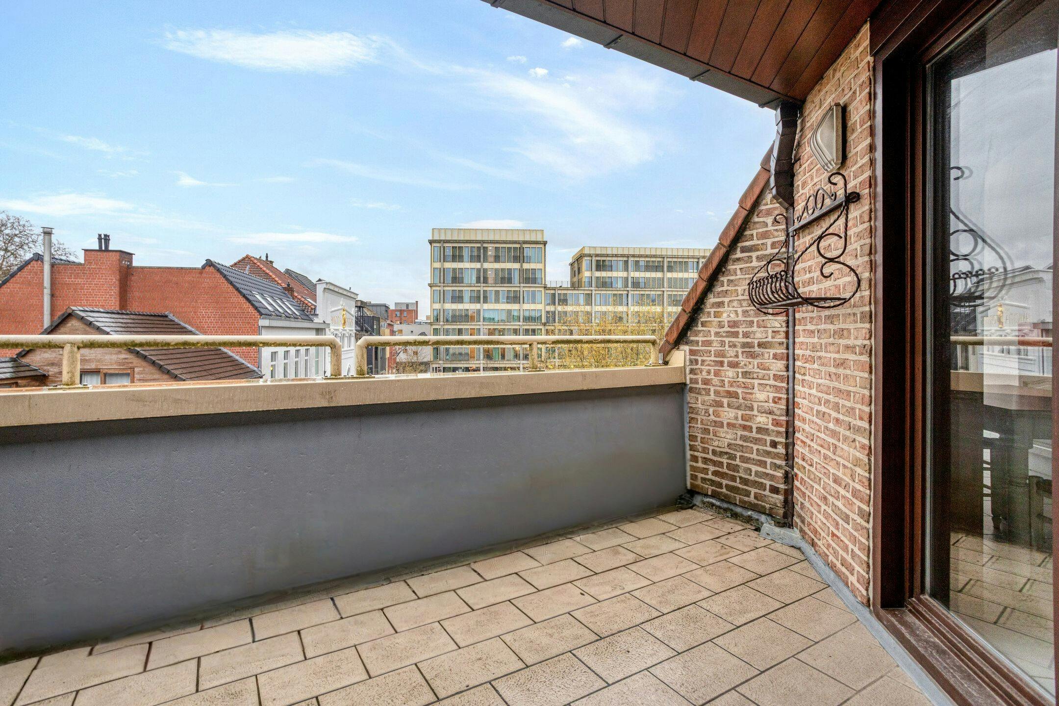 2-slaapkamer appartement te koop met zicht op de Houtmarkt in Kortrijk!  foto 10
