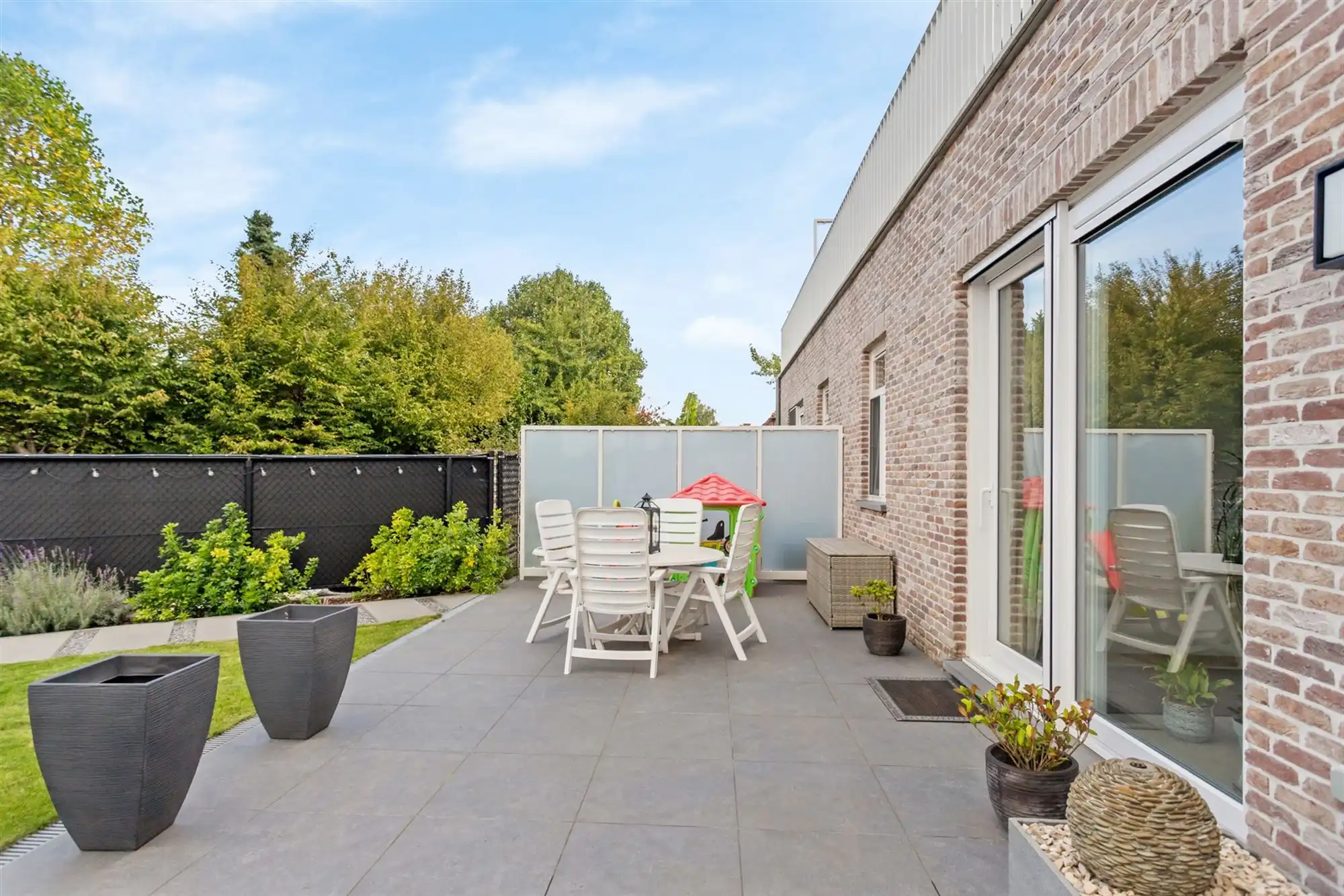 RECENT GELIJKVLOERS APPARTEMENT MET BIJHOREND TERRAS EN RUIME PRIVATE TUIN GELEGEN TE MEERHOUT foto 26