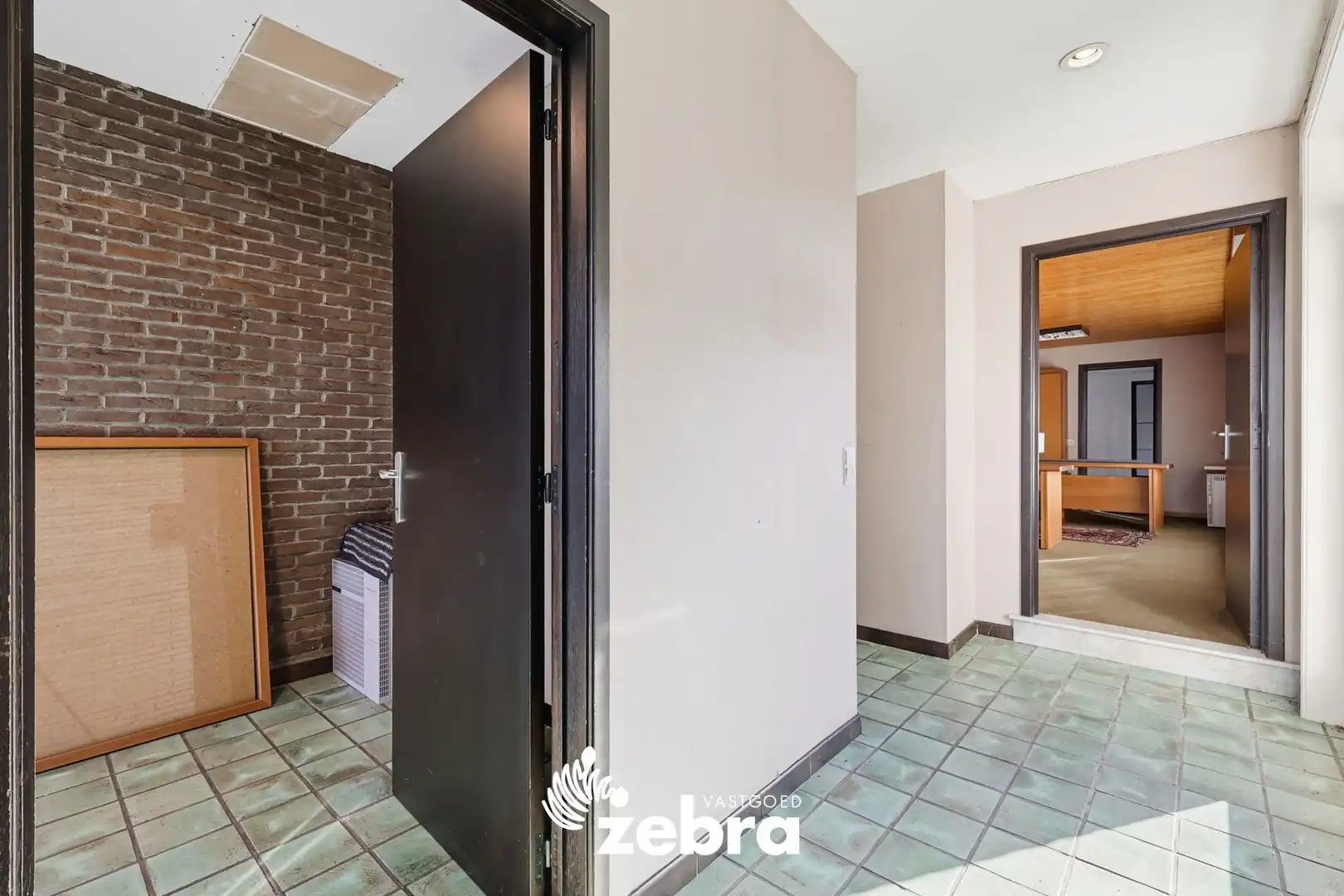 Halfopen bebouwing met praktijk- of kantoorruimte in centrum Tielt foto 21