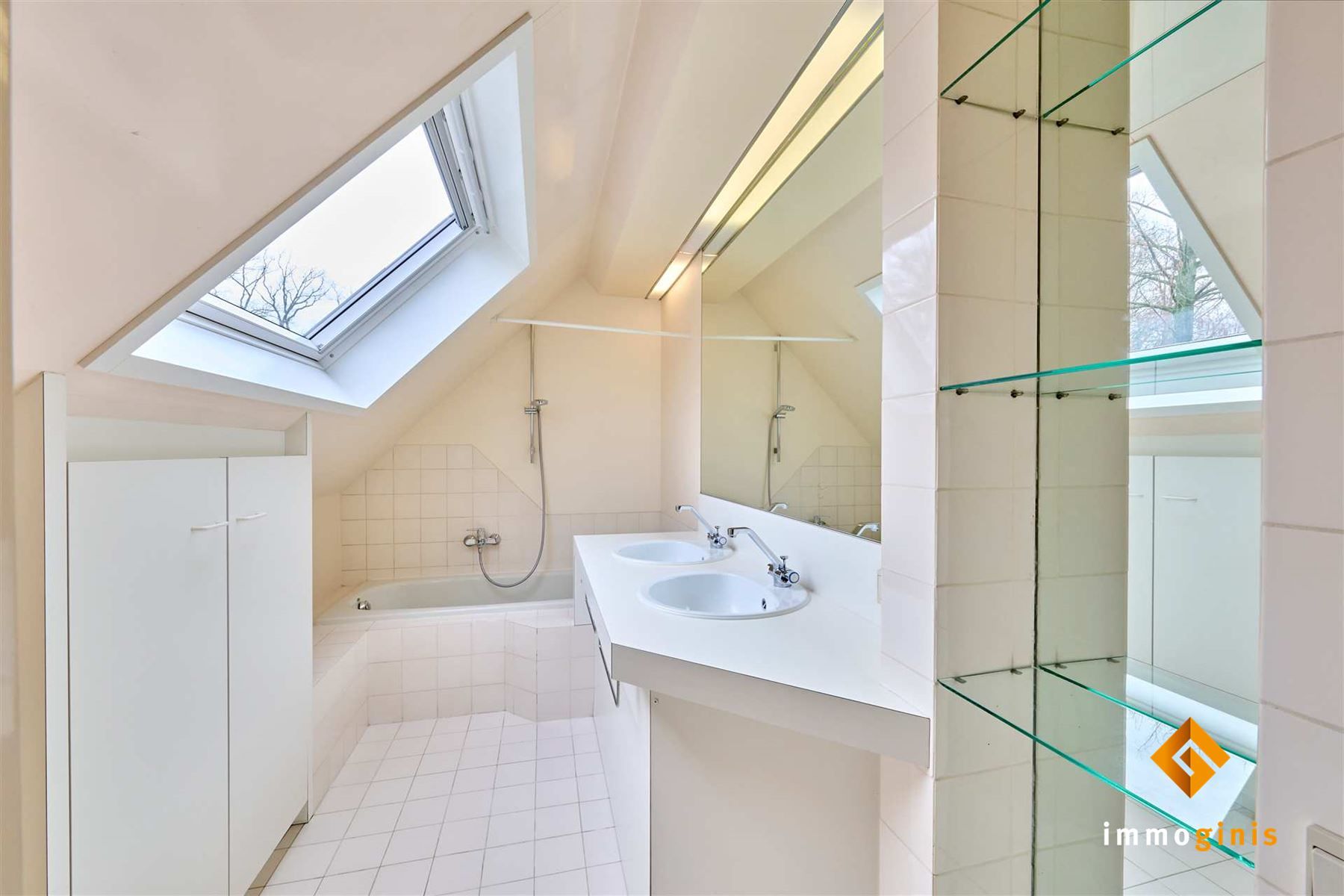 Ruime woning met 3 slaapkamers en dubbele garage op wandelafstand van het centrum van Bocholt! foto 13