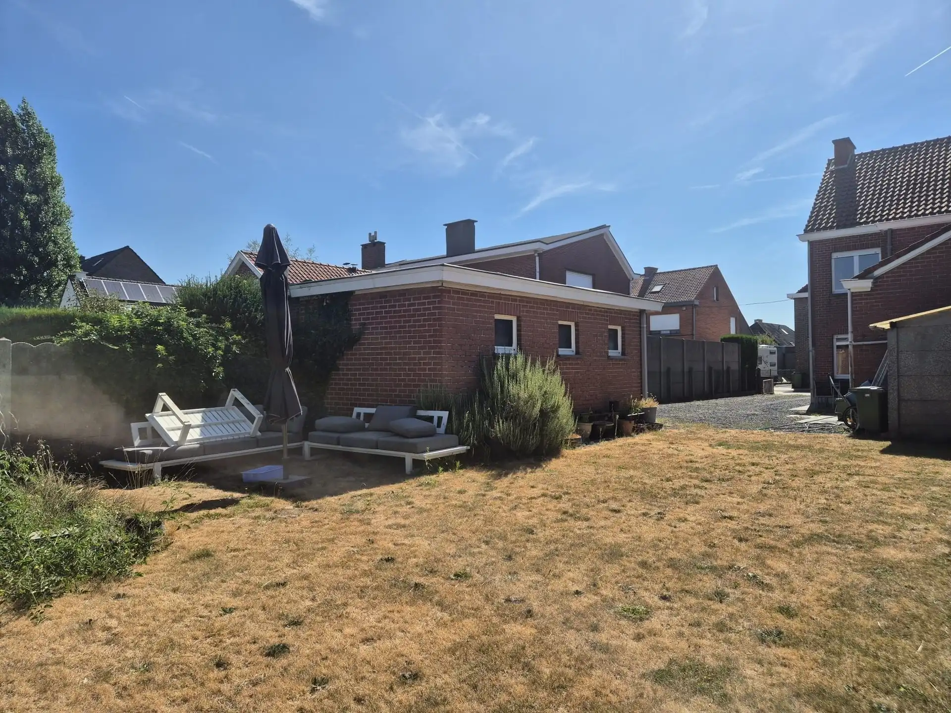 Gunstig gelegen woning met tuin en garage. foto 12