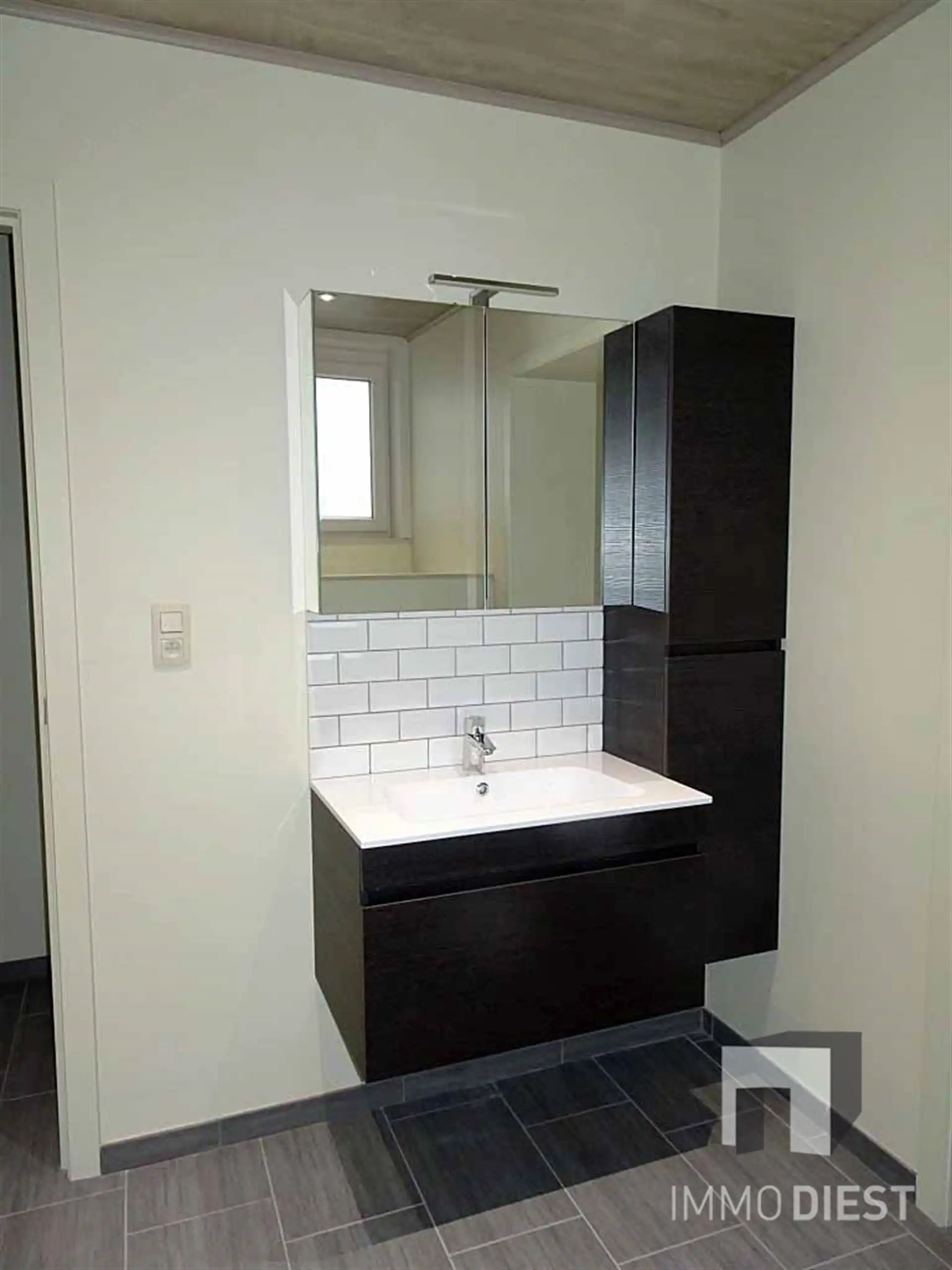 Ruime instapklare woning met koer foto 11