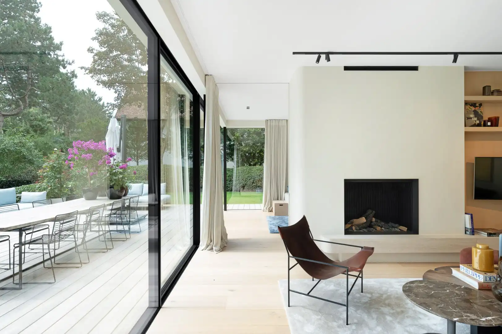 Luxueuze villa gelegen op een zeer rustige en begeerde ligging op enkele passen van het Albertplein foto 7