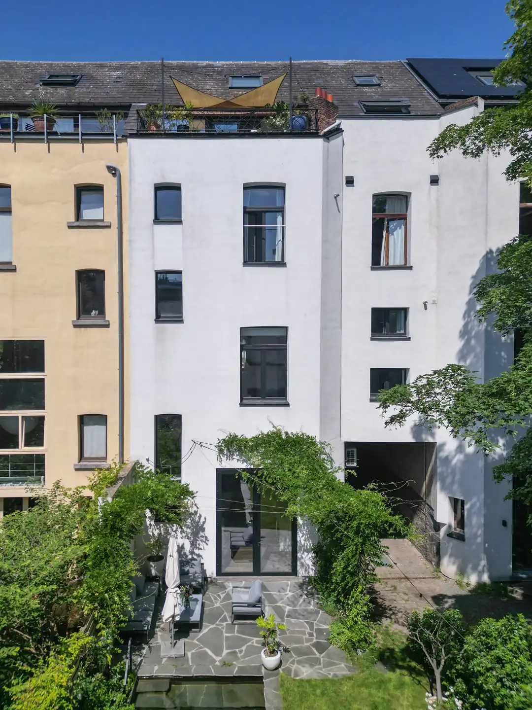 Uniek herenhuis met zwemvijver aan het Zuidpark foto 29