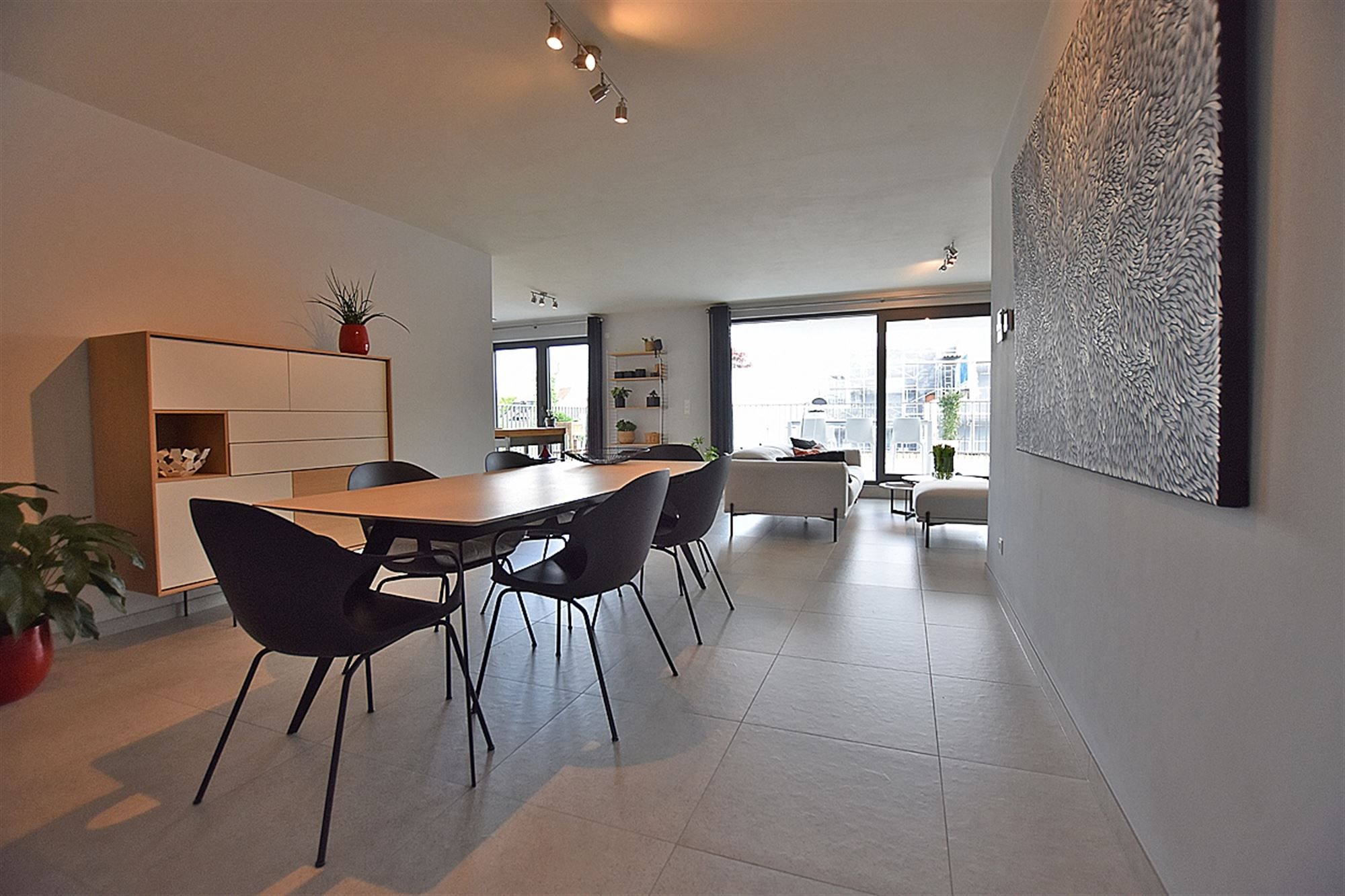 Instapklaar APPARTEMENT (1ste verdieping) met 2 slaapkamers, ruim terras en grote garage (2)  foto 2