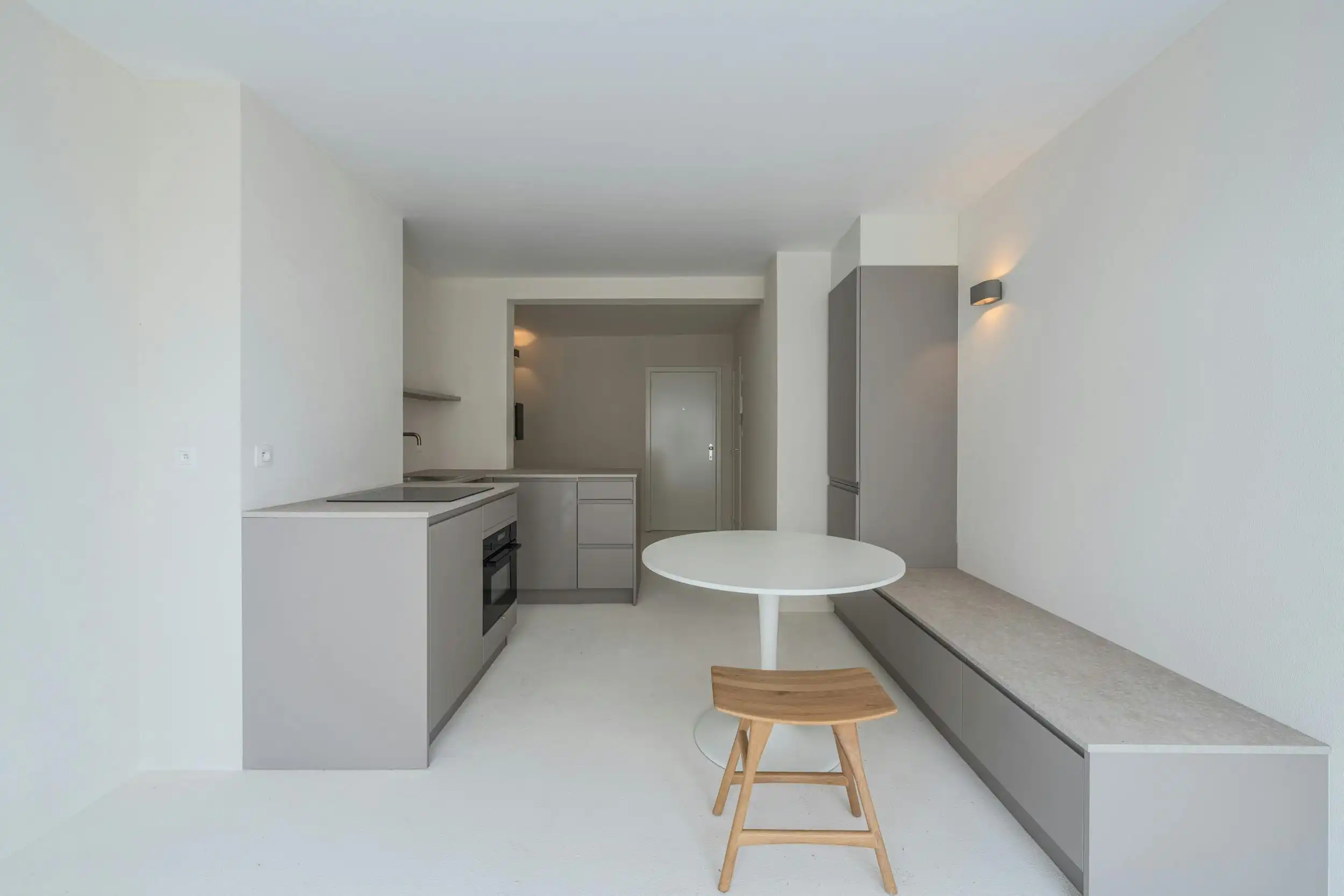 Prachtig gerenoveerde studio met slaaphoek en zijdelings zeezicht! foto 7