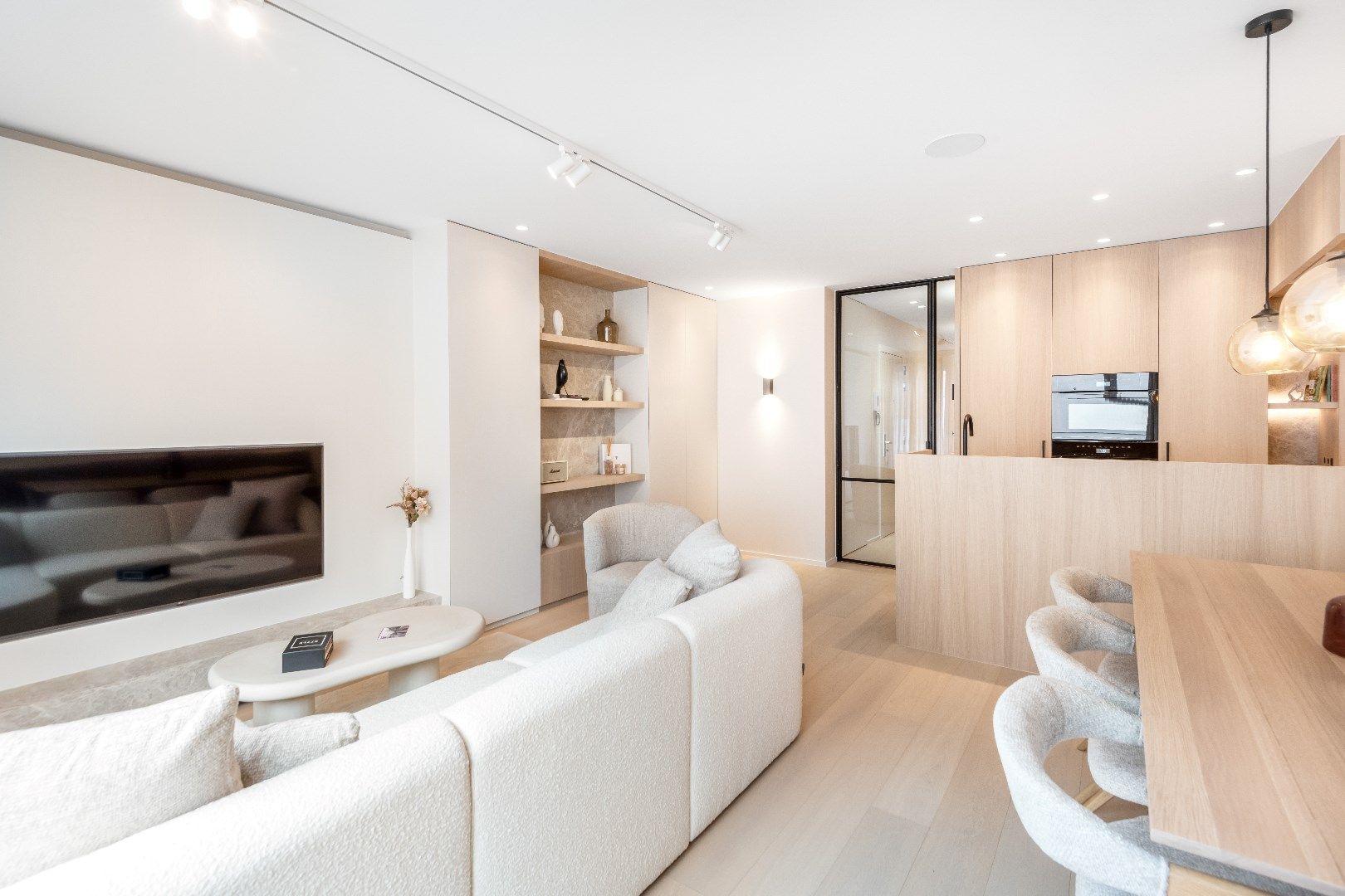 Luxueus gerenoveerd appartement gelegen op minder dan 100 meter van het strand foto 2